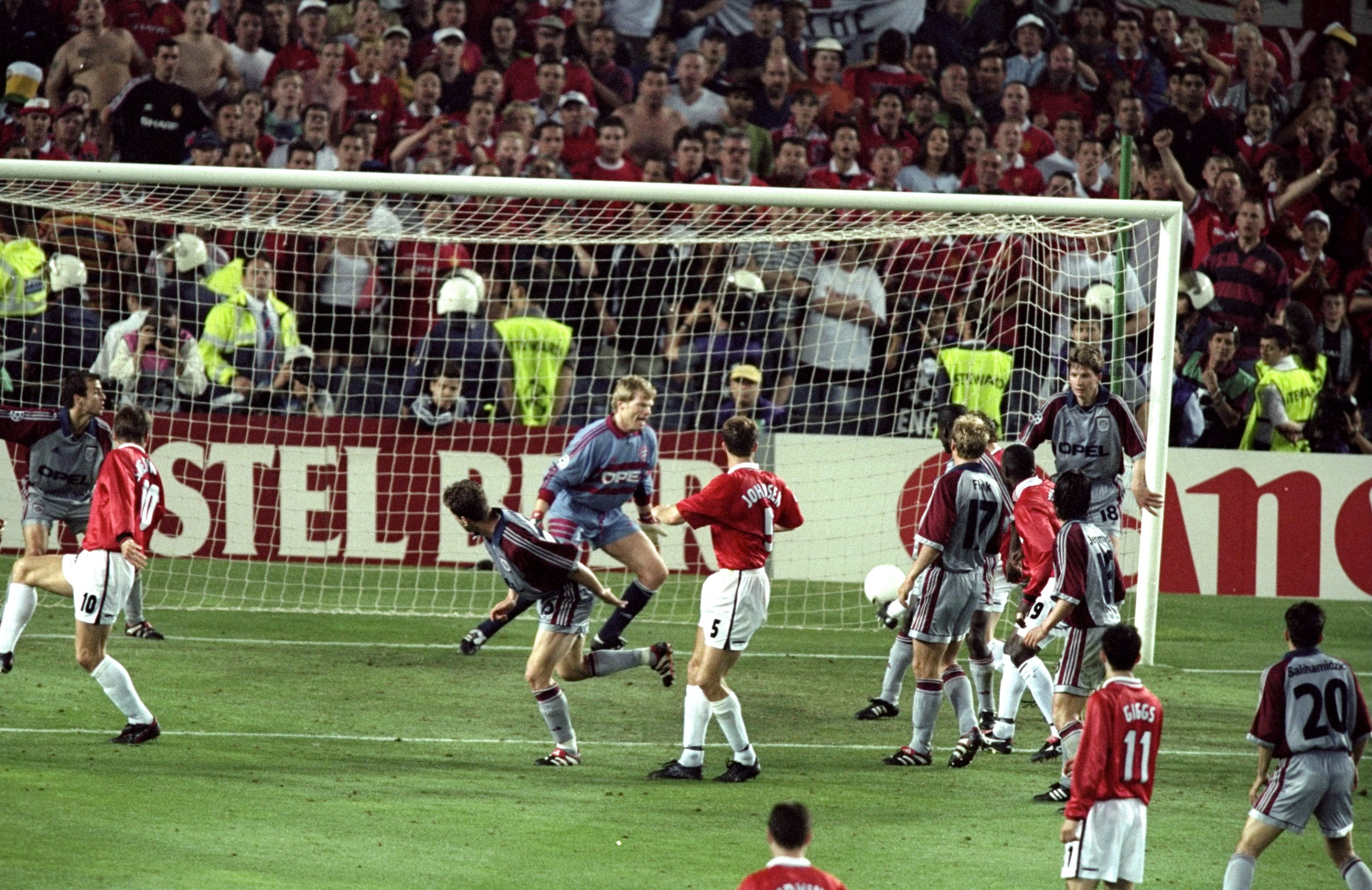 26 May 1999:  Ole Gunnar Solskjaer of Manchester United latches on to Teddy Sheringham's flick to score the winner during the UEFA Champions League Final against Bayern Munich at the Nou Camp in Barcelona, Spain. United scored twice in injury time to win2