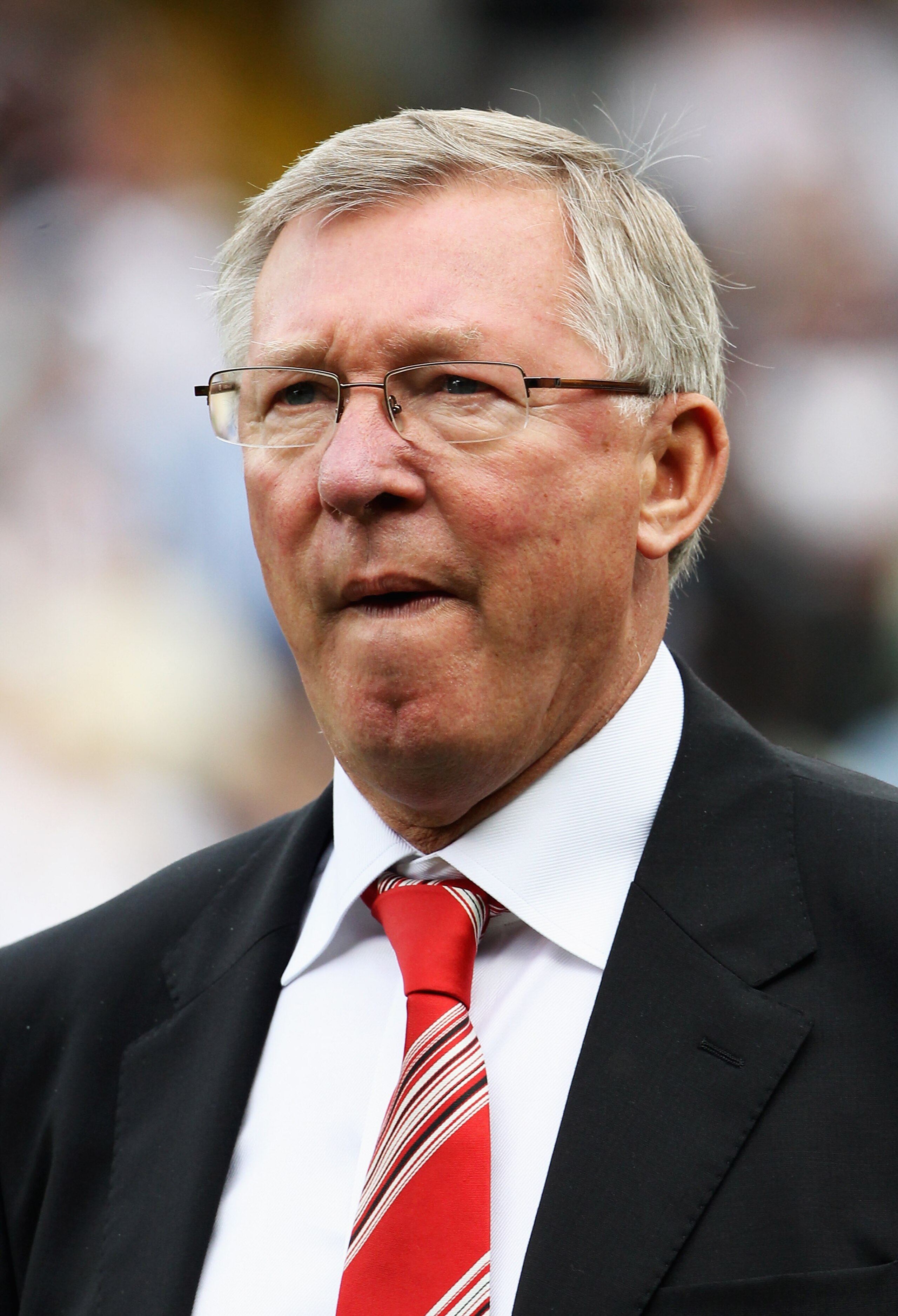 LONDON, ENGLAND - AUGUST 22:  Sir Alex Ferguson manager of Manchester United looks on prior to the Barclays Premier League match between Fulham and Manchester United at Craven Cottage on August 22, 2010 in London, England.  (Photo by Phil Cole/Getty Image