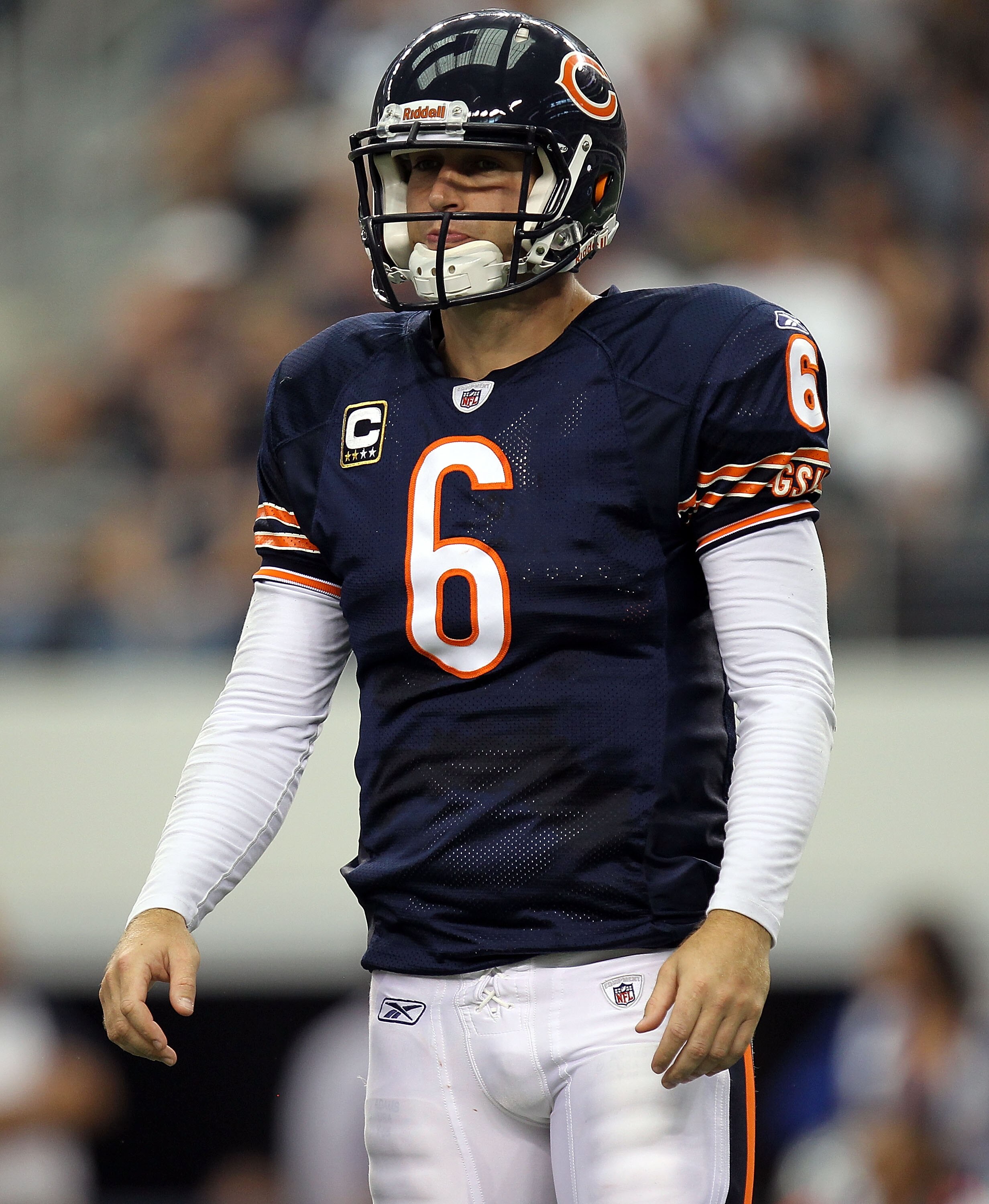 ARLINGTON, TX - SEPTEMBER 19:  Quarterback Jay Cutler #6 of the Chicago Bears at Cowboys Stadium on September 19, 2010 in Arlington, Texas.  (Photo by Ronald Martinez/Getty Images)