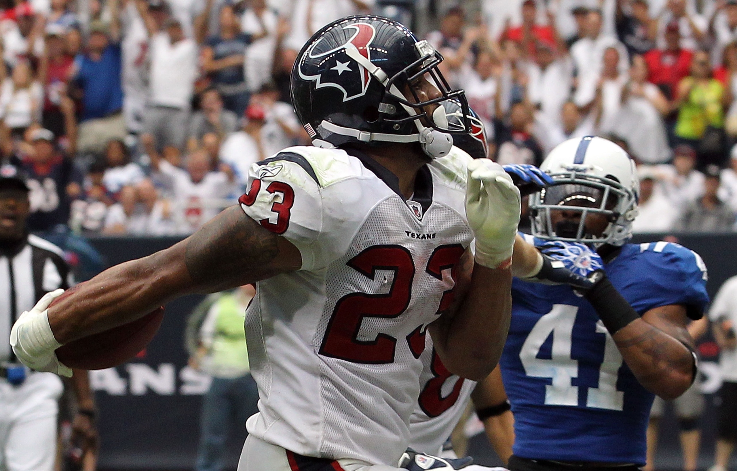 HOUSTON - SEPTEMBER 12: Running back Arian Foster #23 of the Houston Texans runs for a touchdown in the NFL season opener against the Indianapolis Colts at Reliant Stadium on September 12, 2010 in Houston, Texas. (Photo by Ronald Martinez/Getty Images) HOUSTON - SEPTEMBER 12: Running back Arian Foster #23 of the Houston Texans runs for a touchdown in the NFL season opener against the Indianapolis Colts at Reliant Stadium on September 12, 2010 in Houston, Texas. (Photo by Ronald Martinez/Getty Images)