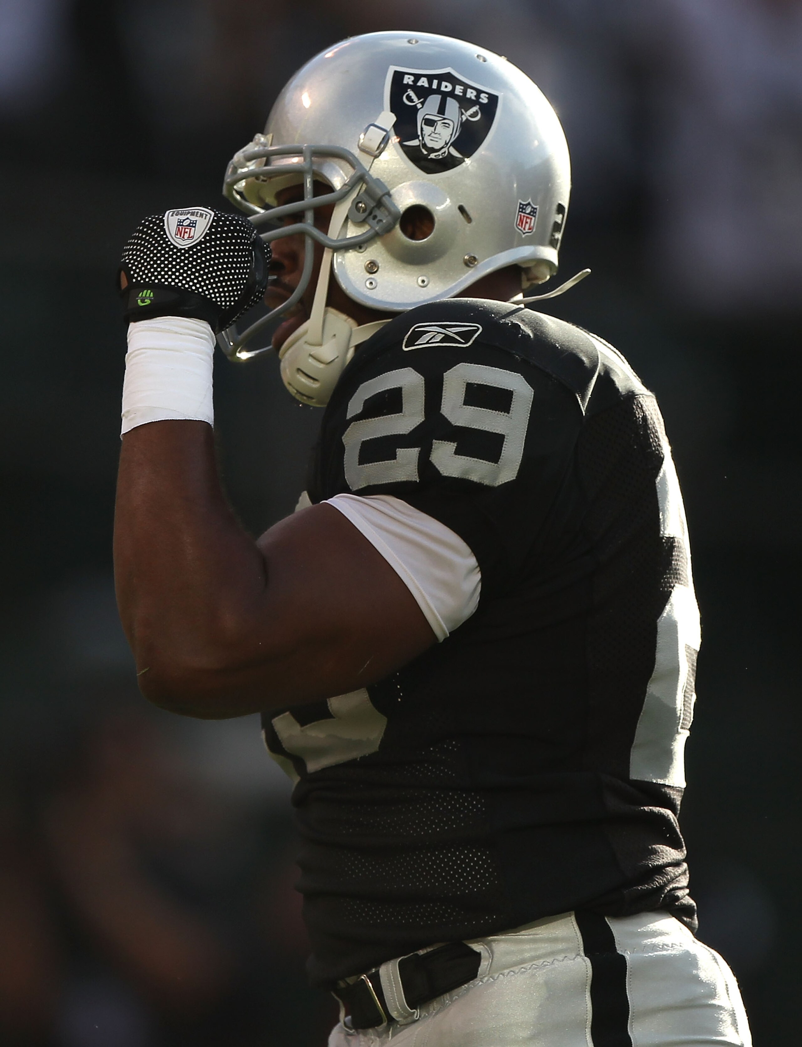 OAKLAND, CA - AUGUST 28:  Michael Bush #29 of the Oakland Raiders celebrates after scoring a touchdown against the San Francisco 49ers during an NFL preseason game at Oakland-Alameda County Coliseum on August 28, 2010 in Oakland, California.  (Photo by Je