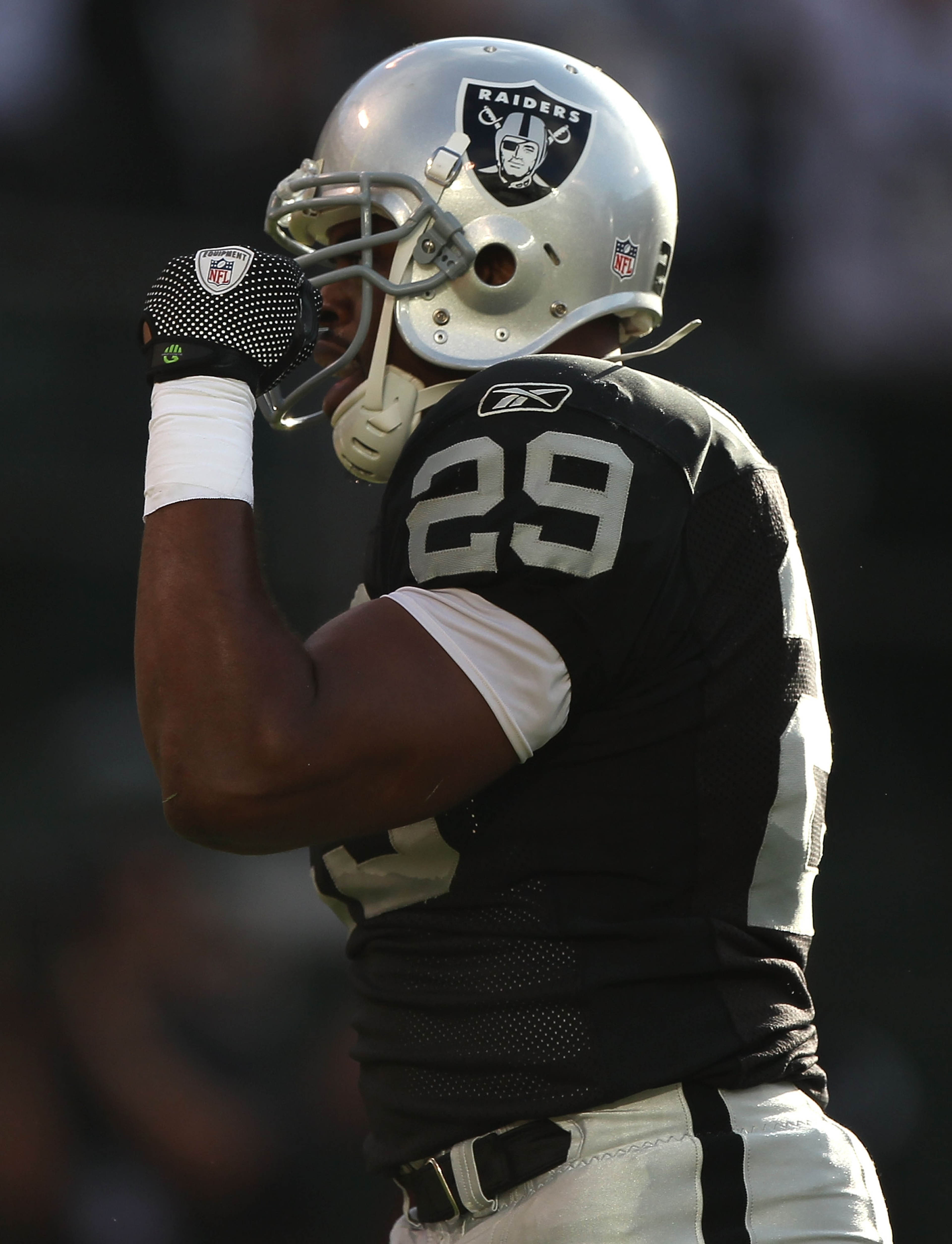 OAKLAND, CA - AUGUST 28: Michael Bush #29 of the Oakland Raiders celebrates after scoring a touchdown against the San Francisco 49ers during an NFL preseason game at Oakland-Alameda County Coliseum on August 28, 2010 in Oakland, California. (Photo by Je OAKLAND, CA - AUGUST 28: Michael Bush #29 of the Oakland Raiders celebrates after scoring a touchdown against the San Francisco 49ers during an NFL preseason game at Oakland-Alameda County Coliseum on August 28, 2010 in Oakland, California. (Photo by Je