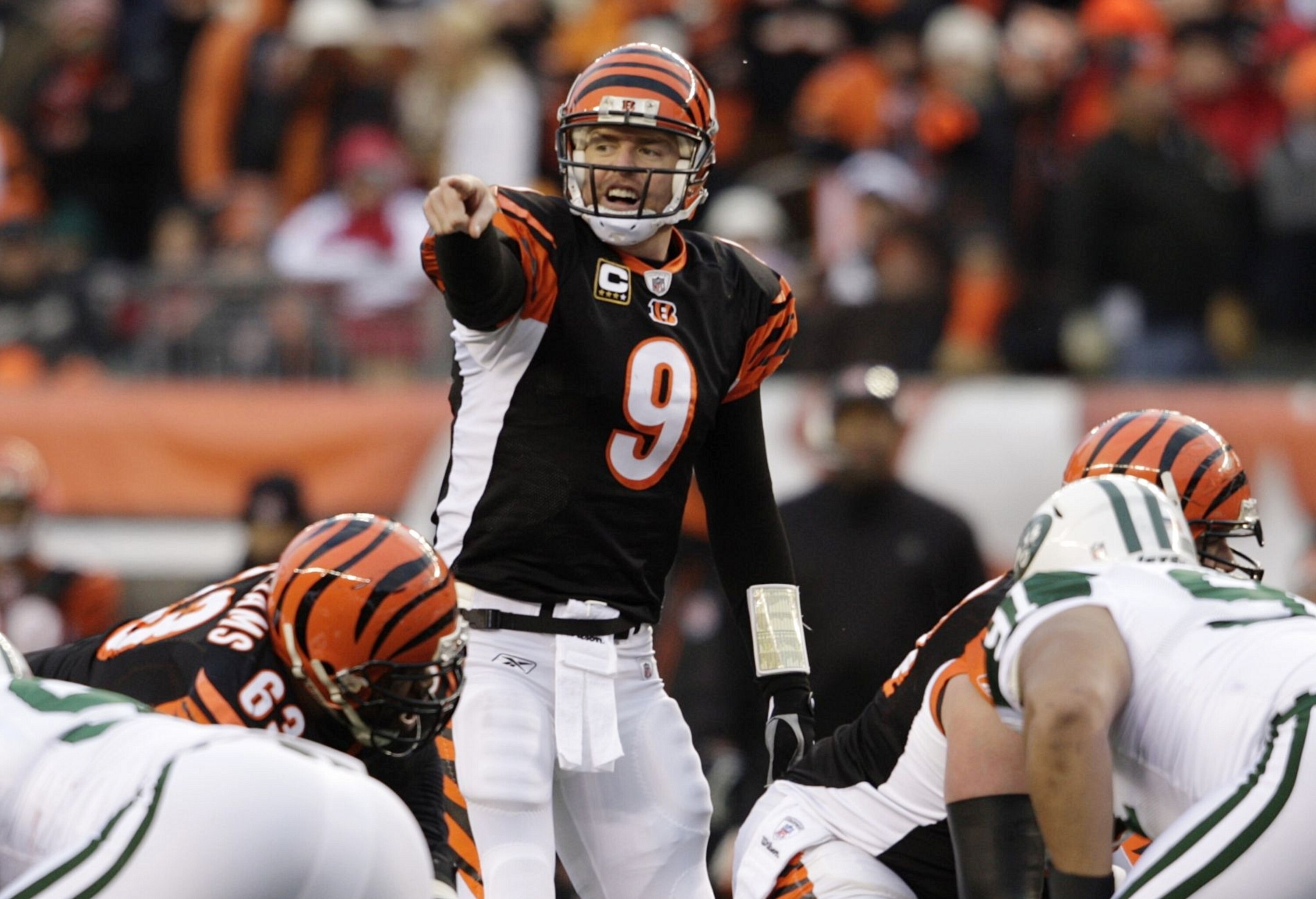 CINCINNATI - JANUARY 9:  Quarterback Carson Palmer #9 of the Cincinnati Bengals signals at the line of scrimmage against the New York Jets during the 2010 AFC wild-card playoff game at Paul Brown Stadium on January 9, 2010 in Cincinnati, Ohio. (Photo by A
