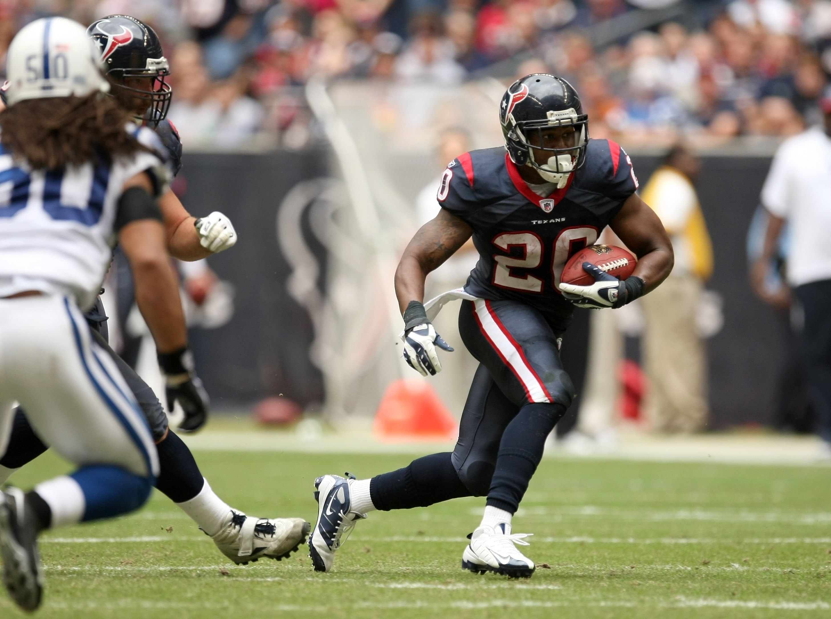 HOUSTON - NOVEMBER 29:  Running back Steve Slaton #20 of the Houston Texans carries the ball against the Indianapolis Colts on November 29, 2009  at Reliant Stadium in Houston, Texas. The Colts won 35-27.  (Photo by Stephen Dunn/Getty Images)