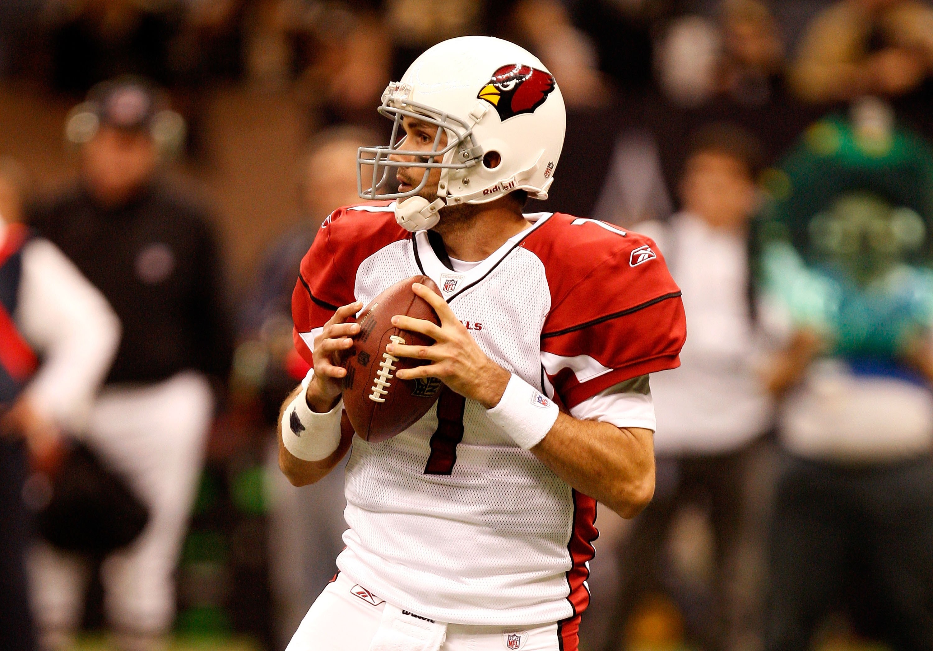 NEW ORLEANS - JANUARY 16:  Quarterback Matt Leinart #7 of the Arizona Cardinals looks to pass against the New Orleans Saints during the NFC Divisional Playoff Game at Louisana Superdome on January 16, 2010 in New Orleans, Louisiana. The Saints won 45-14. 