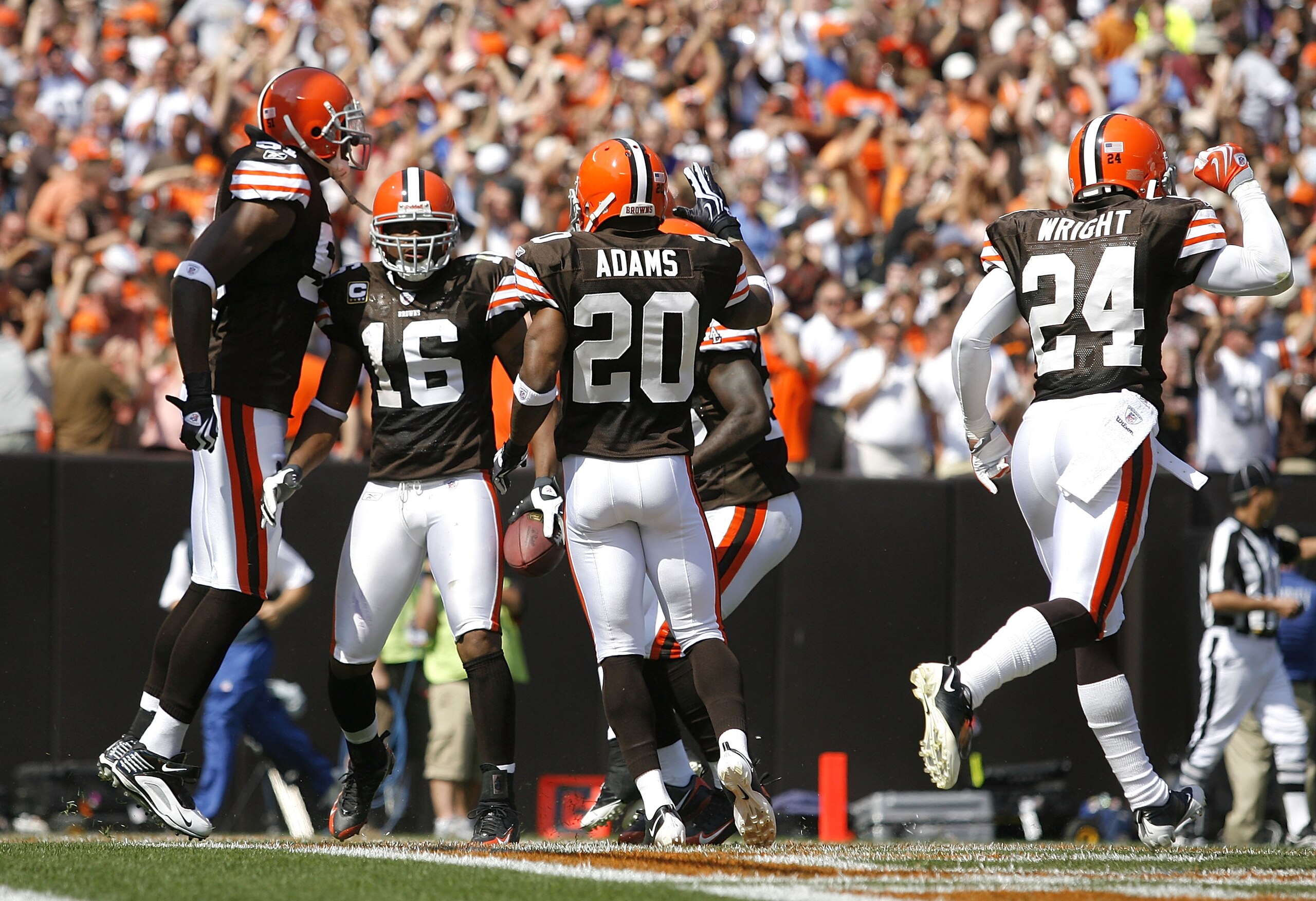 CLEVELAND - SEPTEMBER 13:  Joshua Cribbs #16 of the Cleveland Browns celebrates after scoring a touchdown against the Minnesota Vikings at Cleveland Browns Stadium on September 13, 2009 in Cleveland, Ohio.  (Photo by Matt Sullivan/Getty Images)