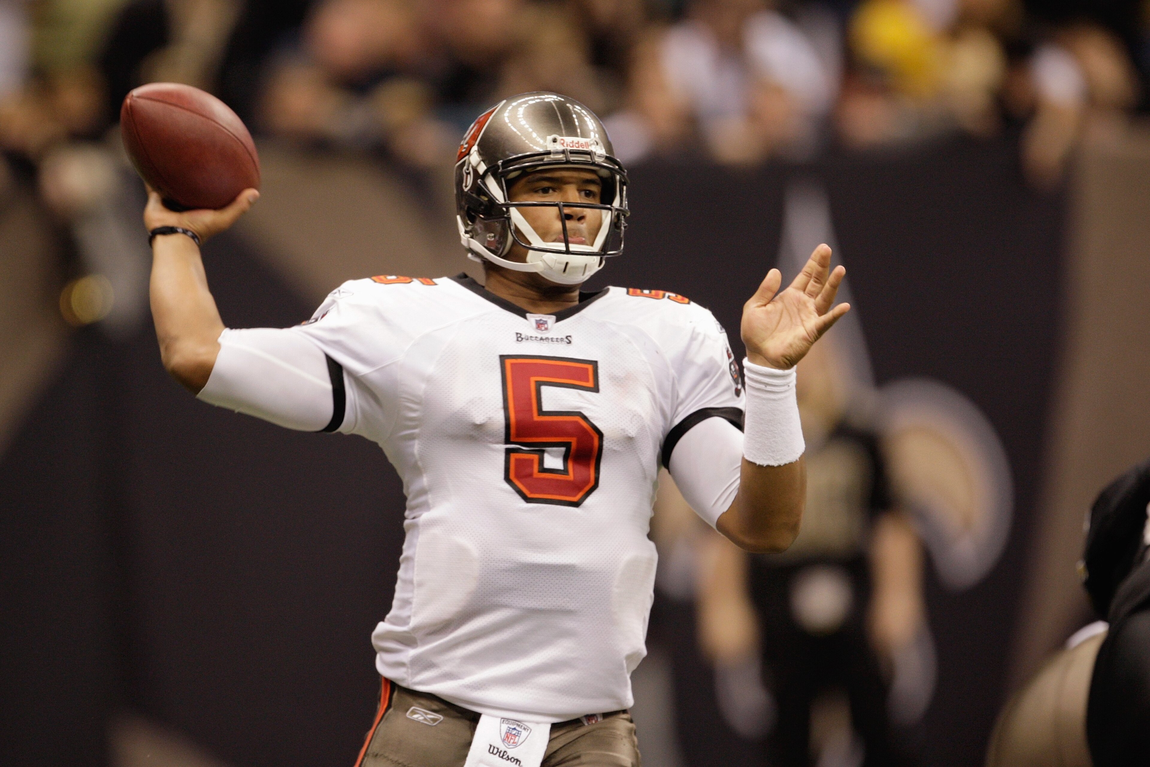 NEW ORLEANS - DECEMBER 27: Josh Freeman #5 of the Tampa Bay Buccaneers passes the ball during the game against the New Orleans Saints at the Louisiana Superdome on December 27, 2009 in New Orleans, Louisiana. (Photo by Jamie Squire/Getty Images)