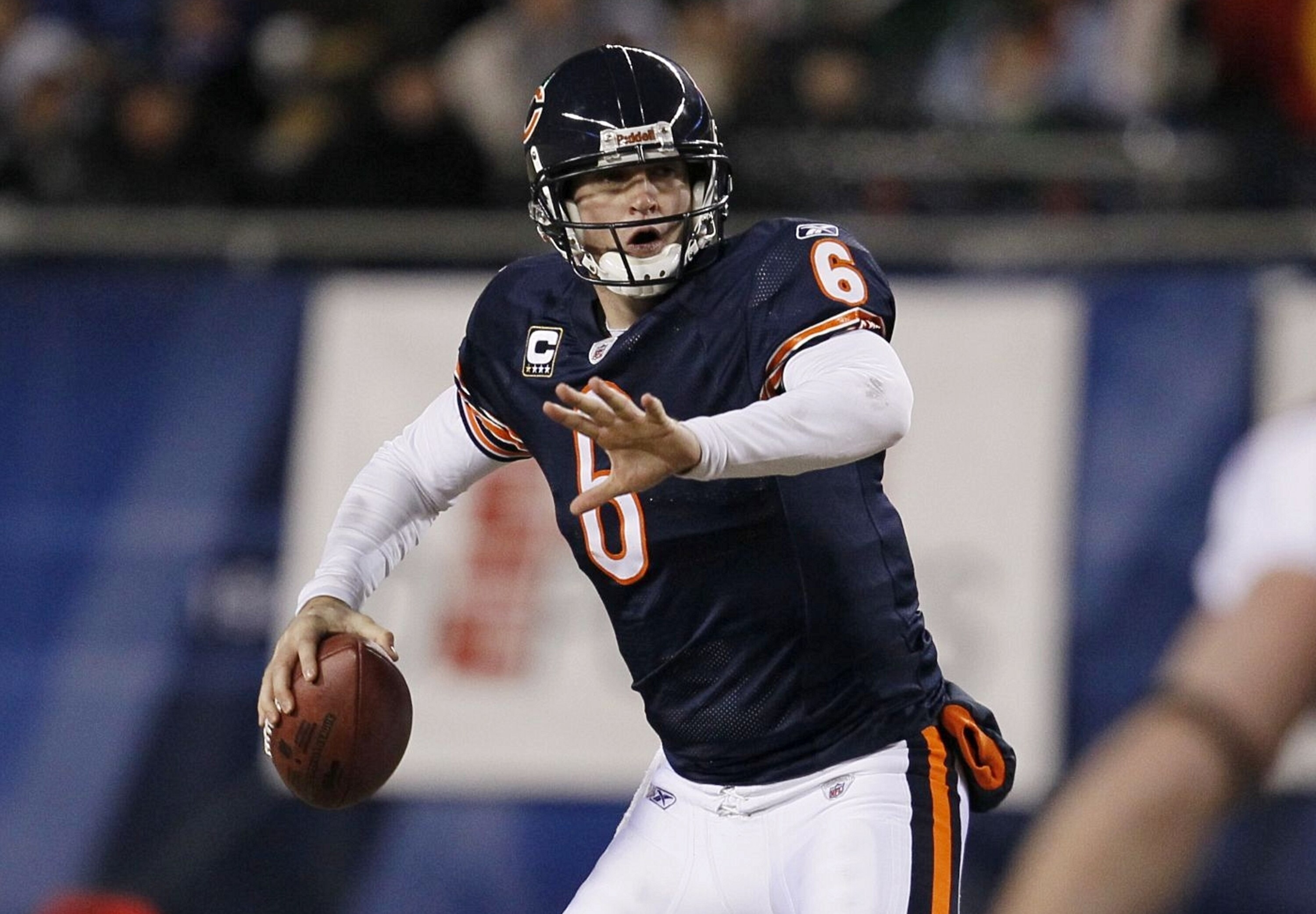 CHICAGO - DECEMBER 28:  Quarterback Jay Cutler #6 of the Chicago Bears looks to pass against the Minnesota Vikings in the first half at Soldier Field on December 28, 2009 in Chicago, Illinois. (Photo by Jonathan Daniel/Getty Images)