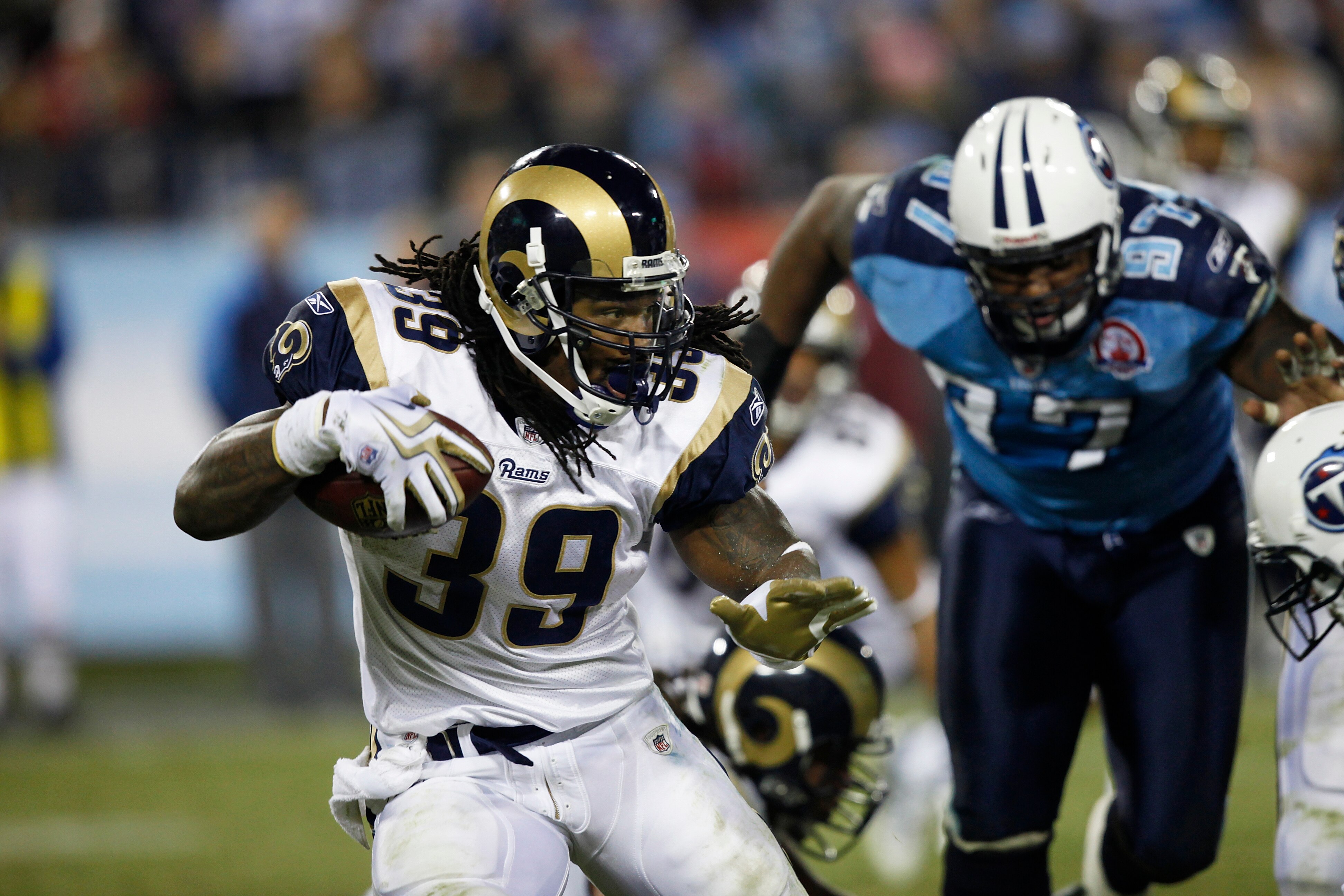 NASHVILLE, TN - DECEMBER 13: Steven Jackson #39 of the St. Louis Rams looks for room while running with the football against the Tennessee Titans at LP Field on December 13, 2009 in Nashville, Tennessee. The Titans defeated the Rams 47-7. (Photo by Joe Ro