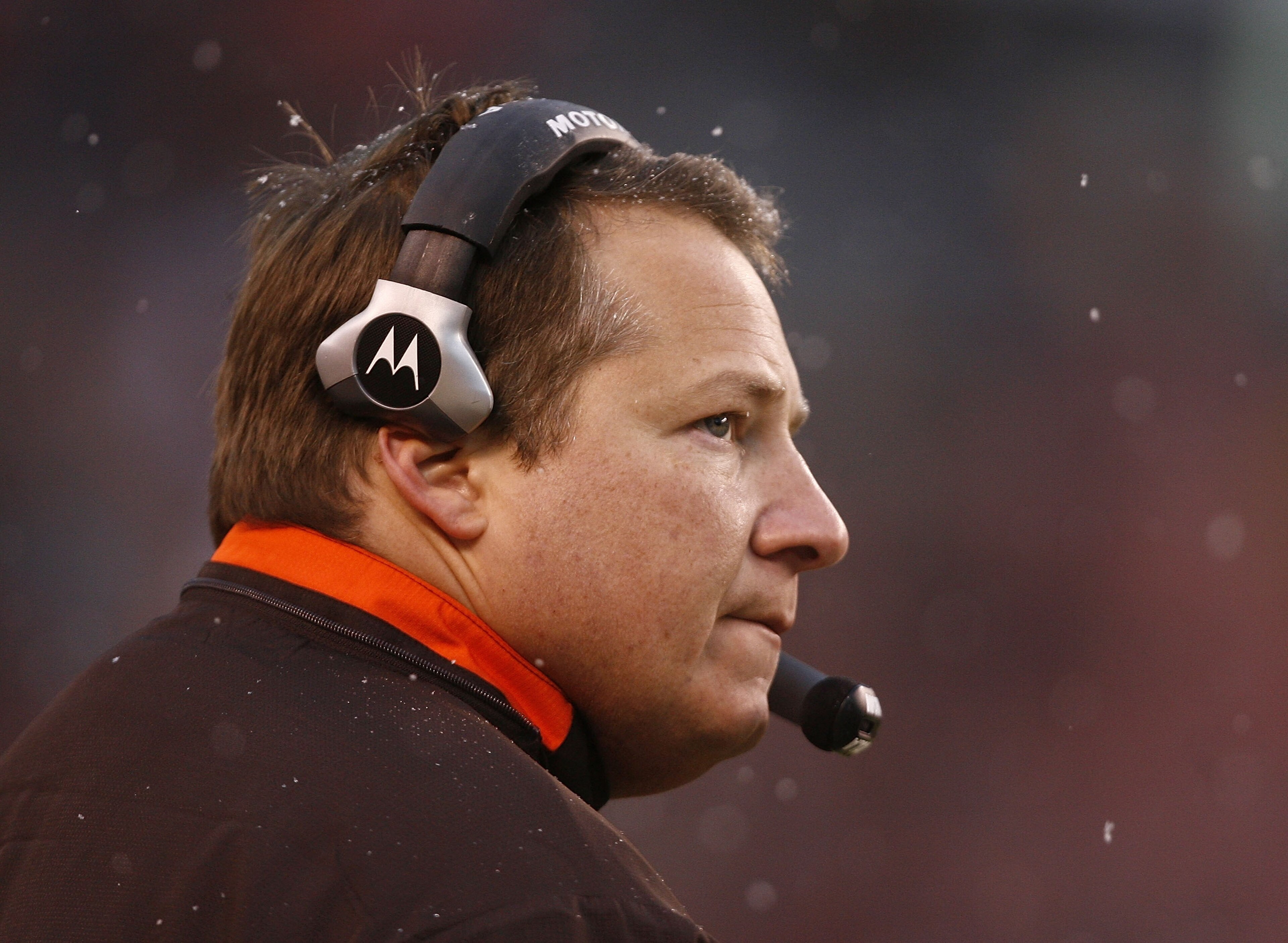 CLEVELAND - DECEMBER 27:  Head coach Eric Mangini of the Cleveland Browns watches his team against the Oakland Raiders at Cleveland Browns Stadium on December 27, 2009 in Cleveland, Ohio.  (Photo by Matt Sullivan/Getty Images)