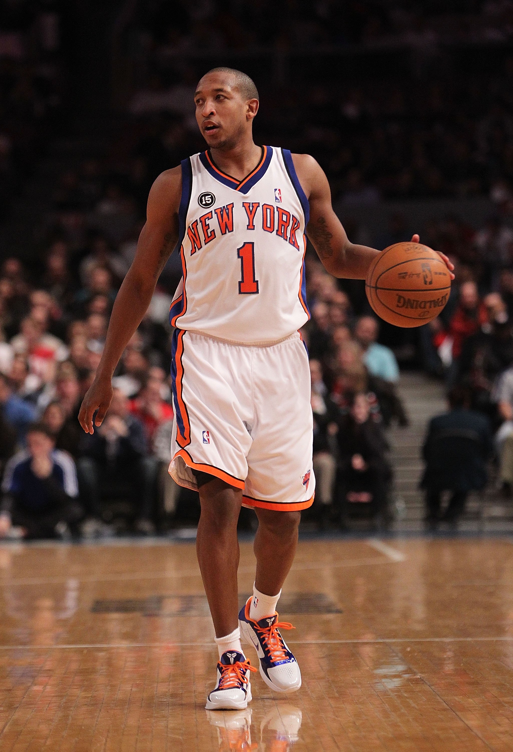 NEW YORK - FEBRUARY 17:  Chris Duhon #1 of the New York Knicks dribbles against the Chicago Bulls at Madison Square Garden on February 17, 2010 in New York, New York. NOTE TO USER: User expressly acknowledges and agrees that, by downloading and or using t
