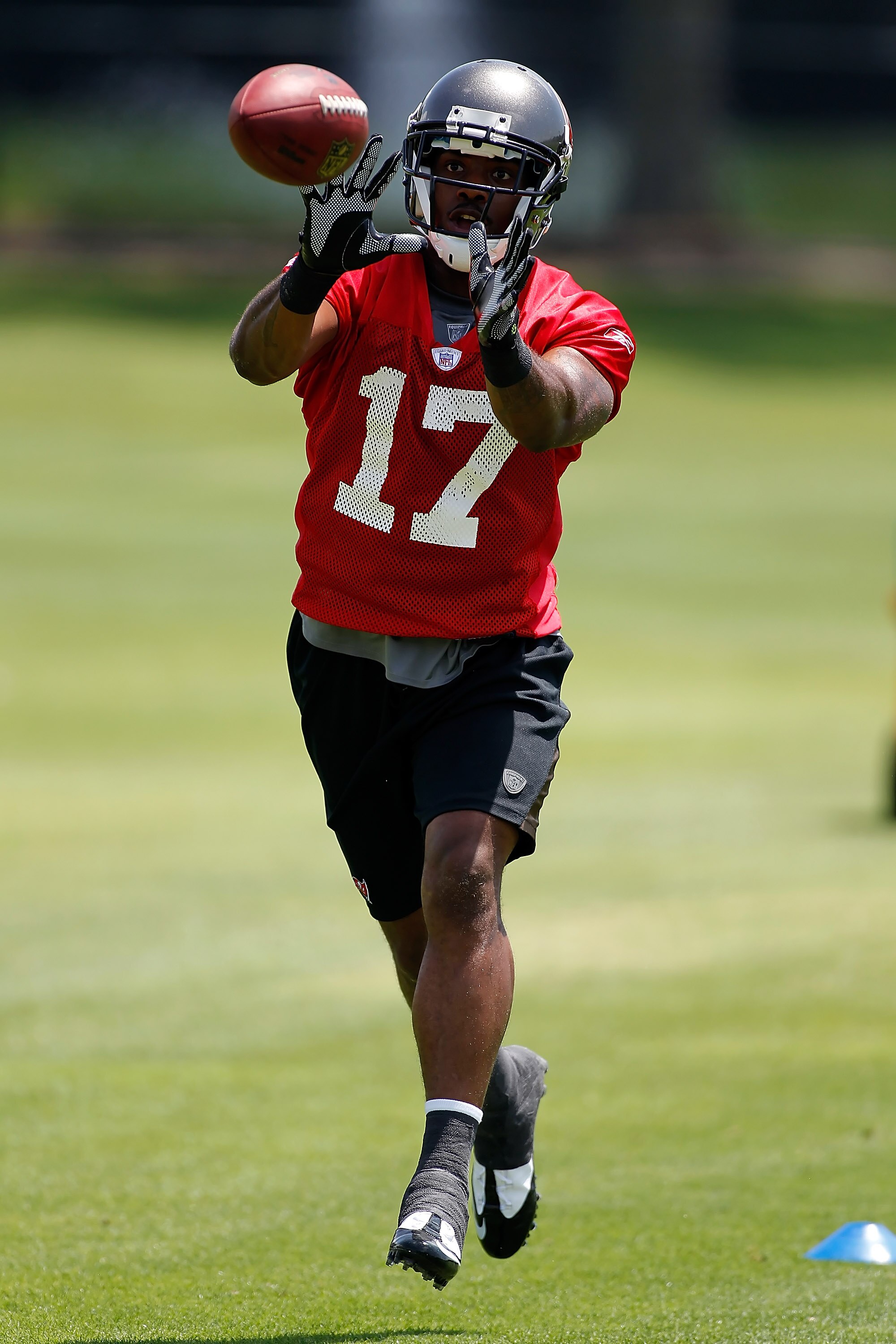 TAMPA - MAY 01:  Receiver Arrelious Benn #17 of the Tampa Bay Buccaneers catches a pass during the Buccaneers Rookie mini camp at One Buccaneer Place on May 1, 2010 in Tampa, Florida.  (Photo by J. Meric/Getty Images)