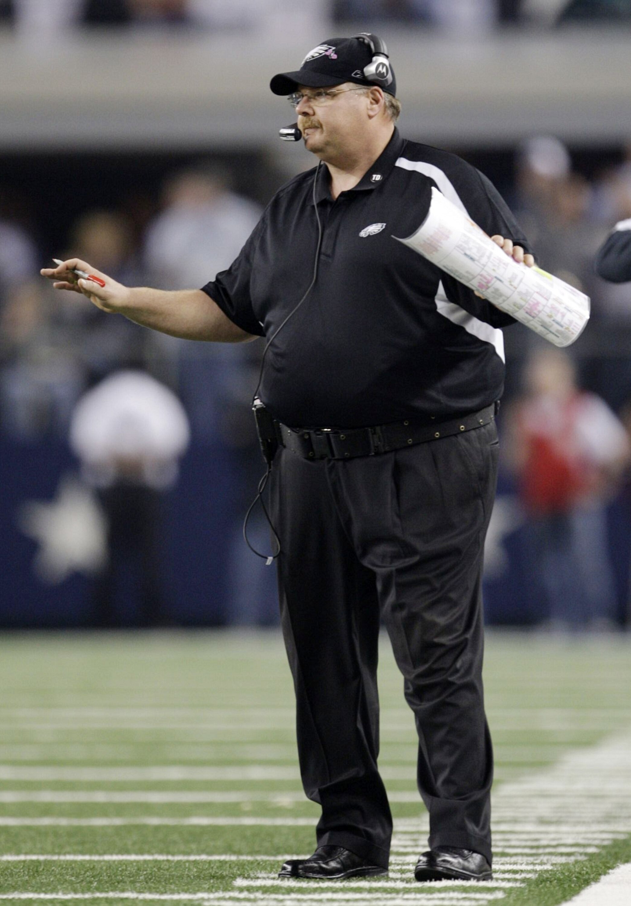 ARLINGTON, TX - JANUARY 9:  Head coach Andy Reid of the Philadelphia Eagles calls out from the sideline in the first half against the Dallas Cowboys during the 2010 NFC wild-card playoff game at Cowboys Stadium on January 9, 2010 in Arlington, Texas. (Pho