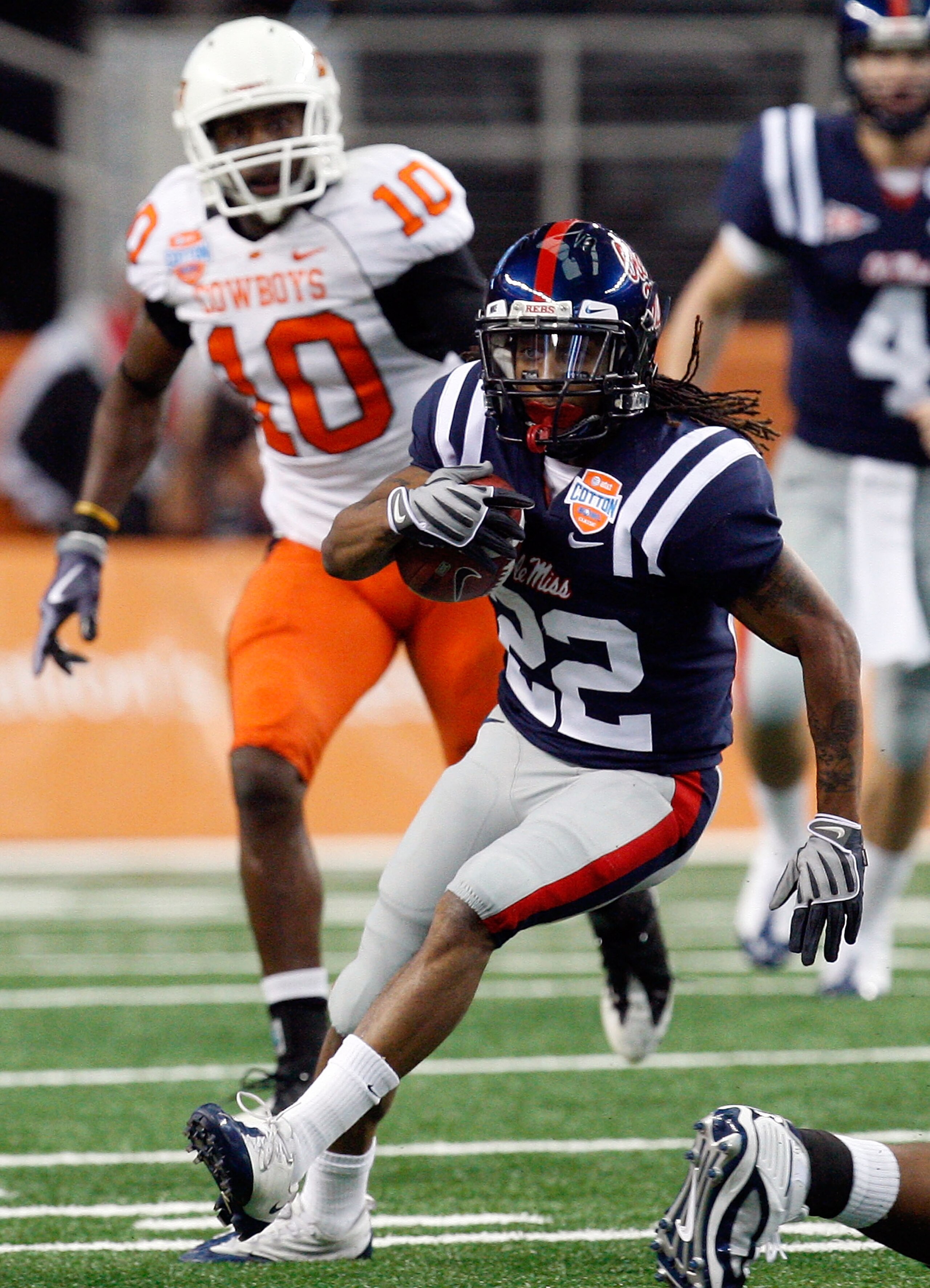 ARLINGTON, TX - JANUARY 02: Dexter McCluster #22 of the Mississippi Rebels runs the ball against the Oklahoma State Cowboys during the AT&T Cotton Bowl on January 2, 2010 at Cowboys Stadium in Arlington, Texas. (Photo by Ronald Martinez/Getty Images) ARLINGTON, TX - JANUARY 02: Dexter McCluster #22 of the Mississippi Rebels runs the ball against the Oklahoma State Cowboys during the AT&T Cotton Bowl on January 2, 2010 at Cowboys Stadium in Arlington, Texas. (Photo by Ronald Martinez/Getty Images)