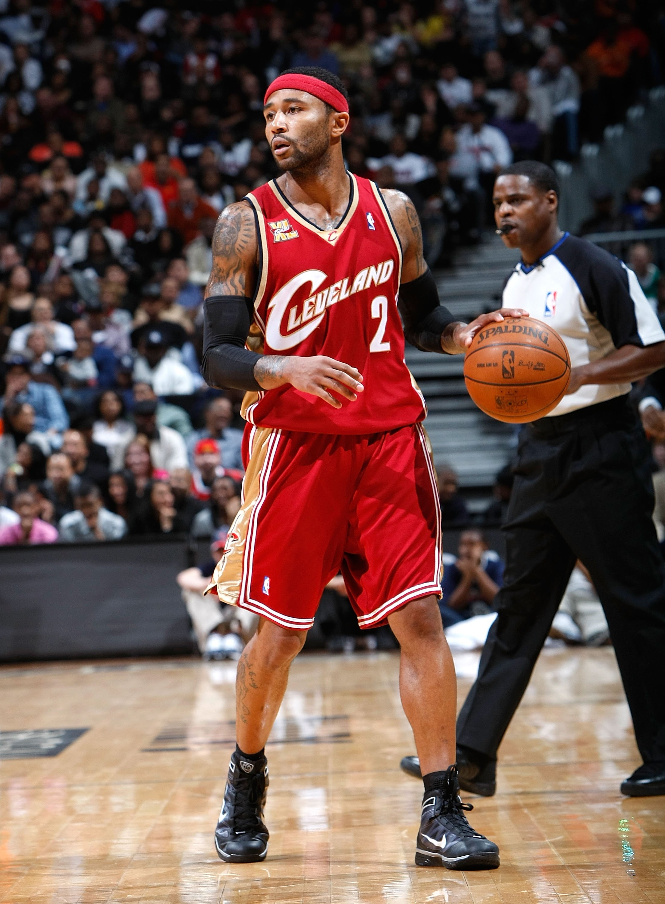 ATLANTA - DECEMBER 29: Mo Williams #2 of the Cleveland Cavaliers against the Atlanta Hawks at Philips Arena on December 29, 2009 in Atlanta, Georgia. NOTE TO USER: User expressly acknowledges and agrees that, by downloading and/or using this Photograph, ATLANTA - DECEMBER 29: Mo Williams #2 of the Cleveland Cavaliers against the Atlanta Hawks at Philips Arena on December 29, 2009 in Atlanta, Georgia. NOTE TO USER: User expressly acknowledges and agrees that, by downloading and/or using this Photograph,