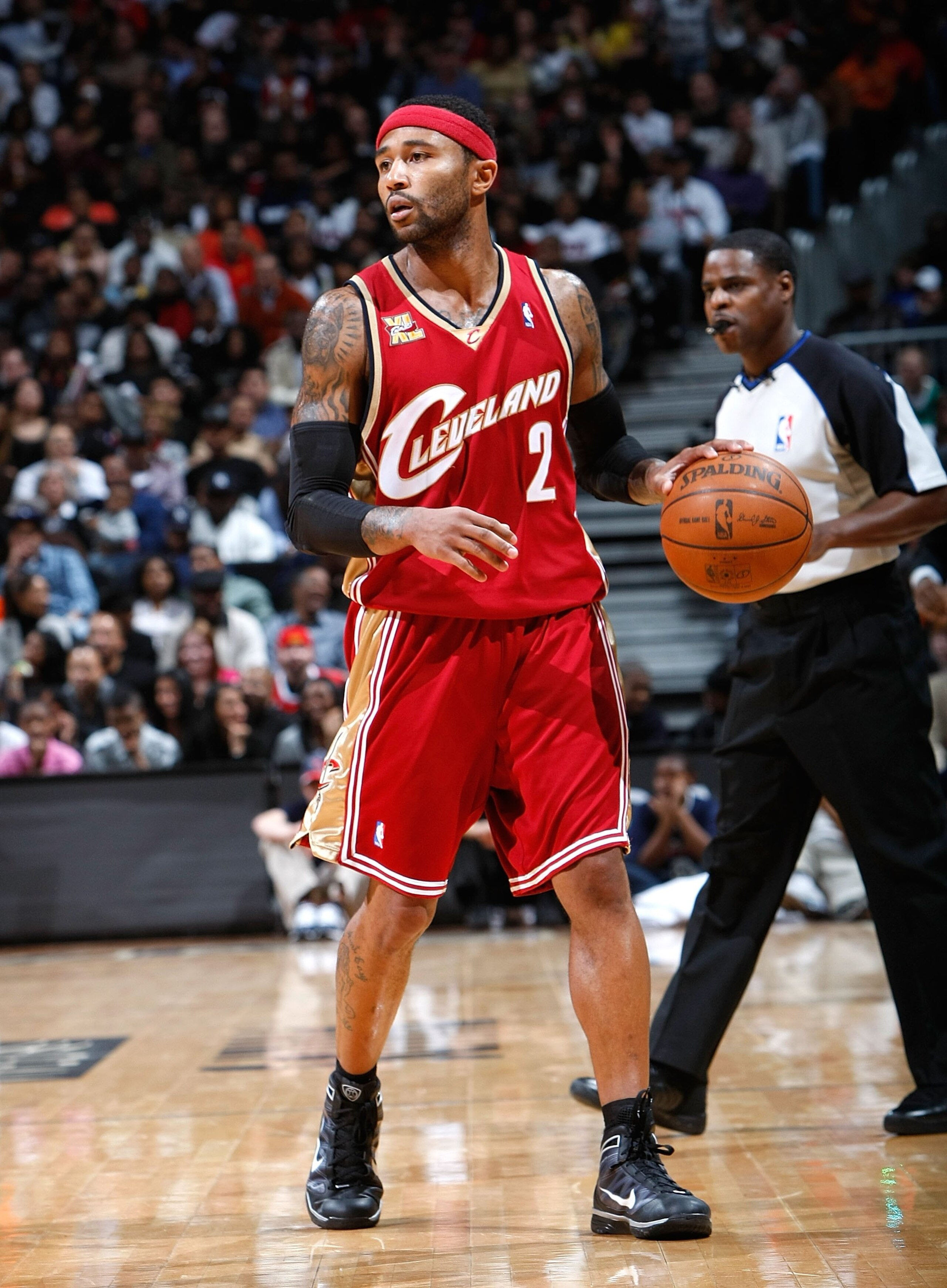 ATLANTA - DECEMBER 29: Mo Williams #2 of the Cleveland Cavaliers against the Atlanta Hawks at Philips Arena on December 29, 2009 in Atlanta, Georgia. NOTE TO USER: User expressly acknowledges and agrees that, by downloading and/or using this Photograph, ATLANTA - DECEMBER 29: Mo Williams #2 of the Cleveland Cavaliers against the Atlanta Hawks at Philips Arena on December 29, 2009 in Atlanta, Georgia. NOTE TO USER: User expressly acknowledges and agrees that, by downloading and/or using this Photograph,