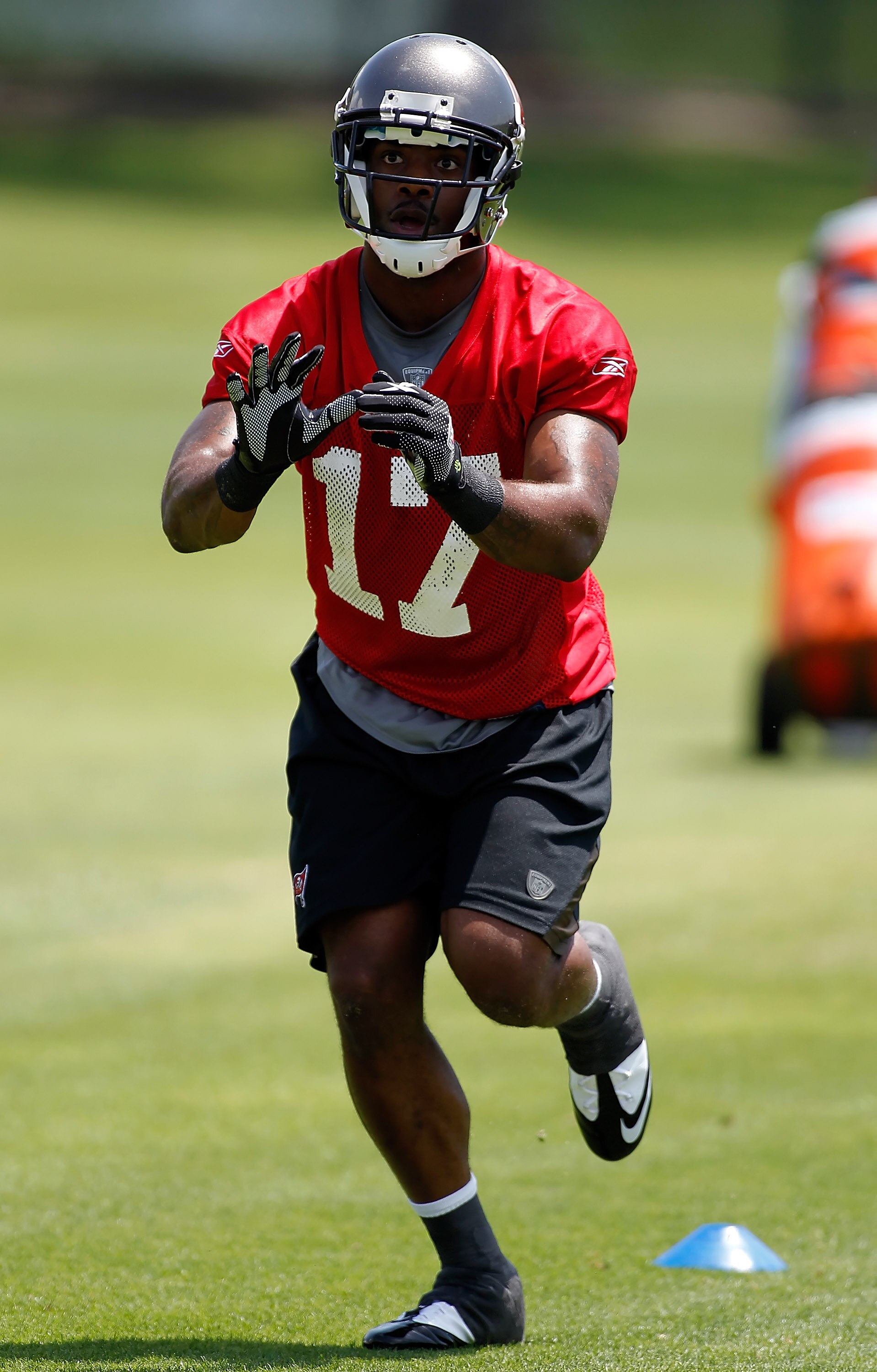TAMPA, FL - MAY 01:  Receiver Arrelious Benn #17 of the Tampa Bay Buccaneers catches a pass during the Buccaneers Rookie mini camp at One Buccaneer Place on May 1, 2010 in Tampa, Florida.  (Photo by J. Meric/Getty Images)