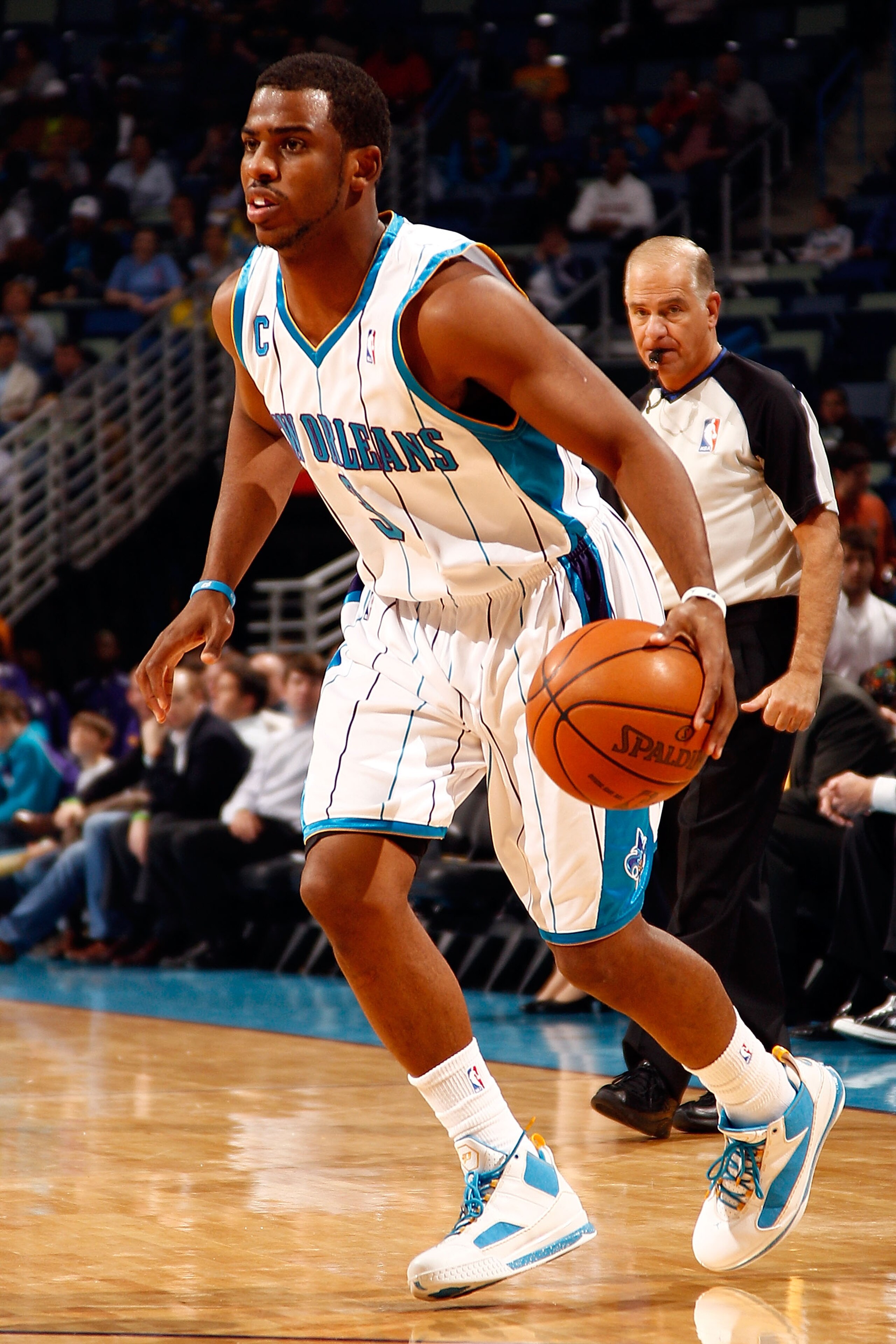 NEW ORLEANS - MARCH 22: Chris Paul #3 of the New Orleans Hornets drives the ball against the Dallas Mavericks at the New Orleans Arena on March 22, 2010 in New Orleans, Louisiana. NOTE TO USER: User expressly acknowledges and agrees that, by downloading NEW ORLEANS - MARCH 22: Chris Paul #3 of the New Orleans Hornets drives the ball against the Dallas Mavericks at the New Orleans Arena on March 22, 2010 in New Orleans, Louisiana. NOTE TO USER: User expressly acknowledges and agrees that, by downloading