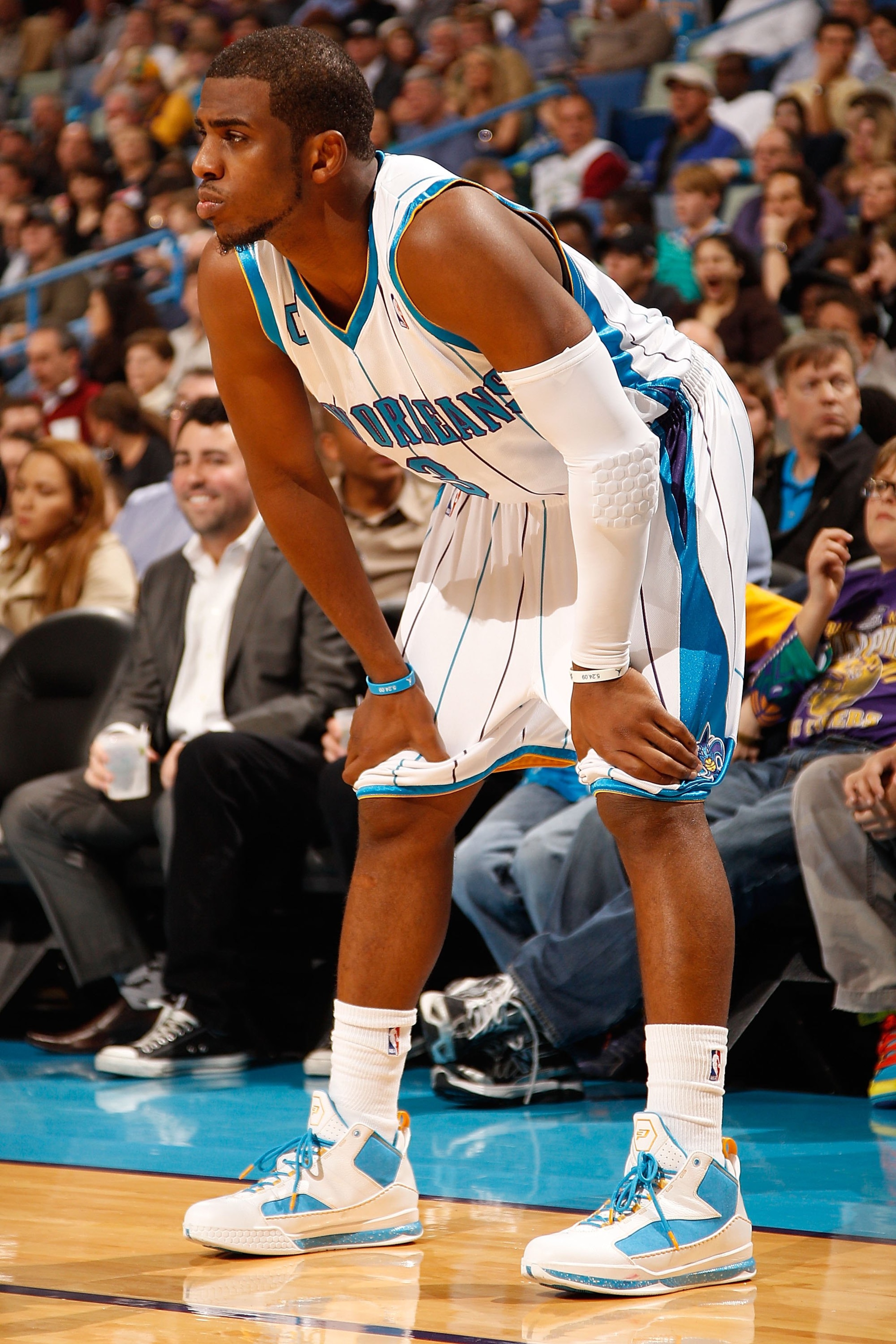 NEW ORLEANS - JANUARY 29: Chris Paul #3 of the New Orleans Hornets during the game against the Chicago Bulls at the New Orleans Arena on January 29, 2010 in New Orleans, Louisiana. NOTE TO USER: User expressly acknowledges and agrees that, by downloadi NEW ORLEANS - JANUARY 29: Chris Paul #3 of the New Orleans Hornets during the game against the Chicago Bulls at the New Orleans Arena on January 29, 2010 in New Orleans, Louisiana. NOTE TO USER: User expressly acknowledges and agrees that, by downloadi