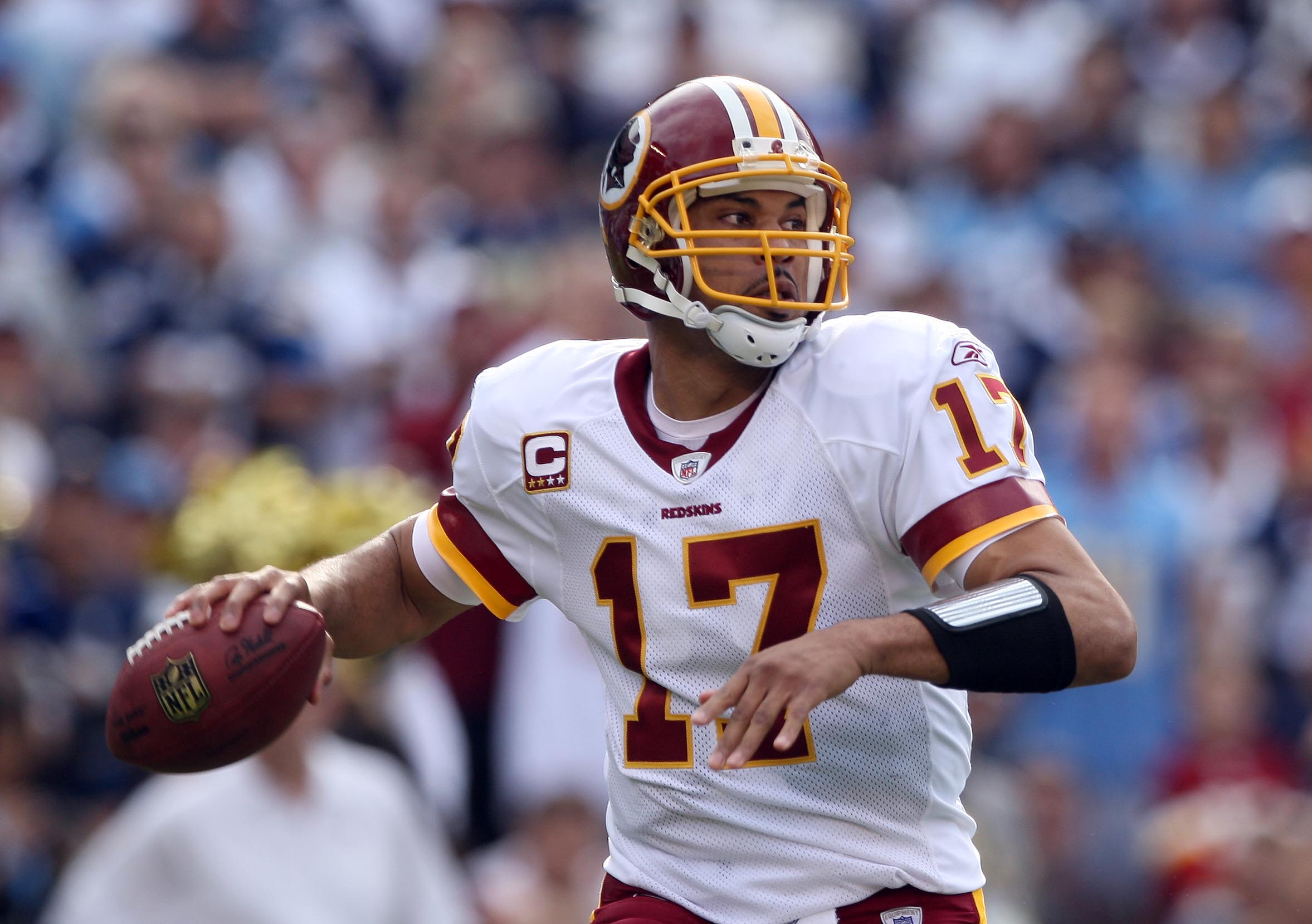 SAN DIEGO, CA - JANUARY 3: Quarterback Jason Campbell #17 of the Washington Redskins throws the ball against the San Diego Chargers on January 3, 2010 at Quolcomm Stadium in San Diego, California. (Photo by Donald Miralle/Getty Images)