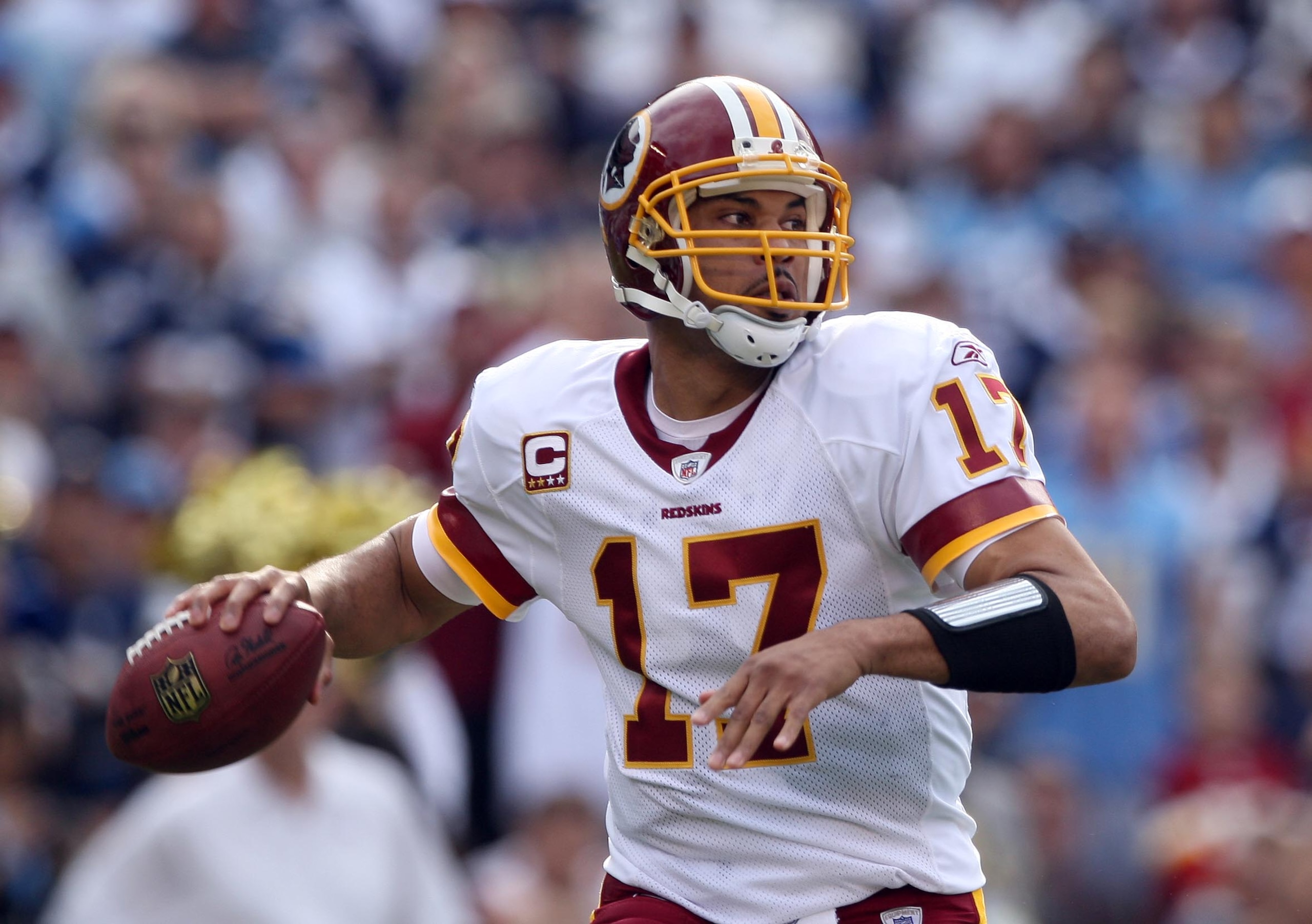 SAN DIEGO, CA - JANUARY 3: Quarterback Jason Campbell #17 of the Washington Redskins throws the ball against the San Diego Chargers on January 3, 2010 at Quolcomm Stadium in San Diego, California. (Photo by Donald Miralle/Getty Images)