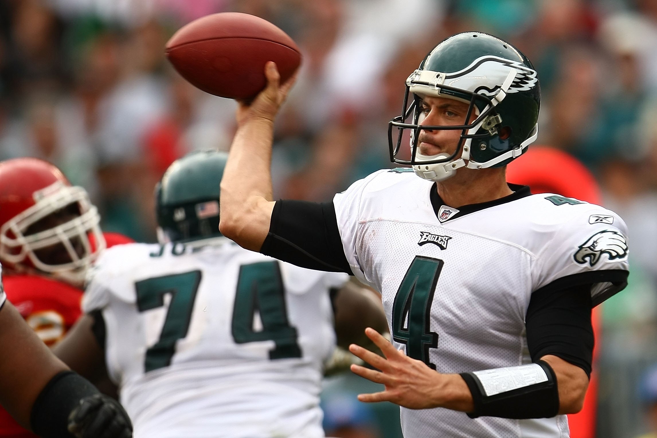 PHILADELPHIA - SEPTEMBER 27:  Kevin Kolb #4 of the Philadelphia Eagles looks to pass against the Kansas City Chiefs on September 27, 2009 at Lincoln Financial Field in Philadelphia, Pennsylvania.  (Photo by Chris McGrath/Getty Images)