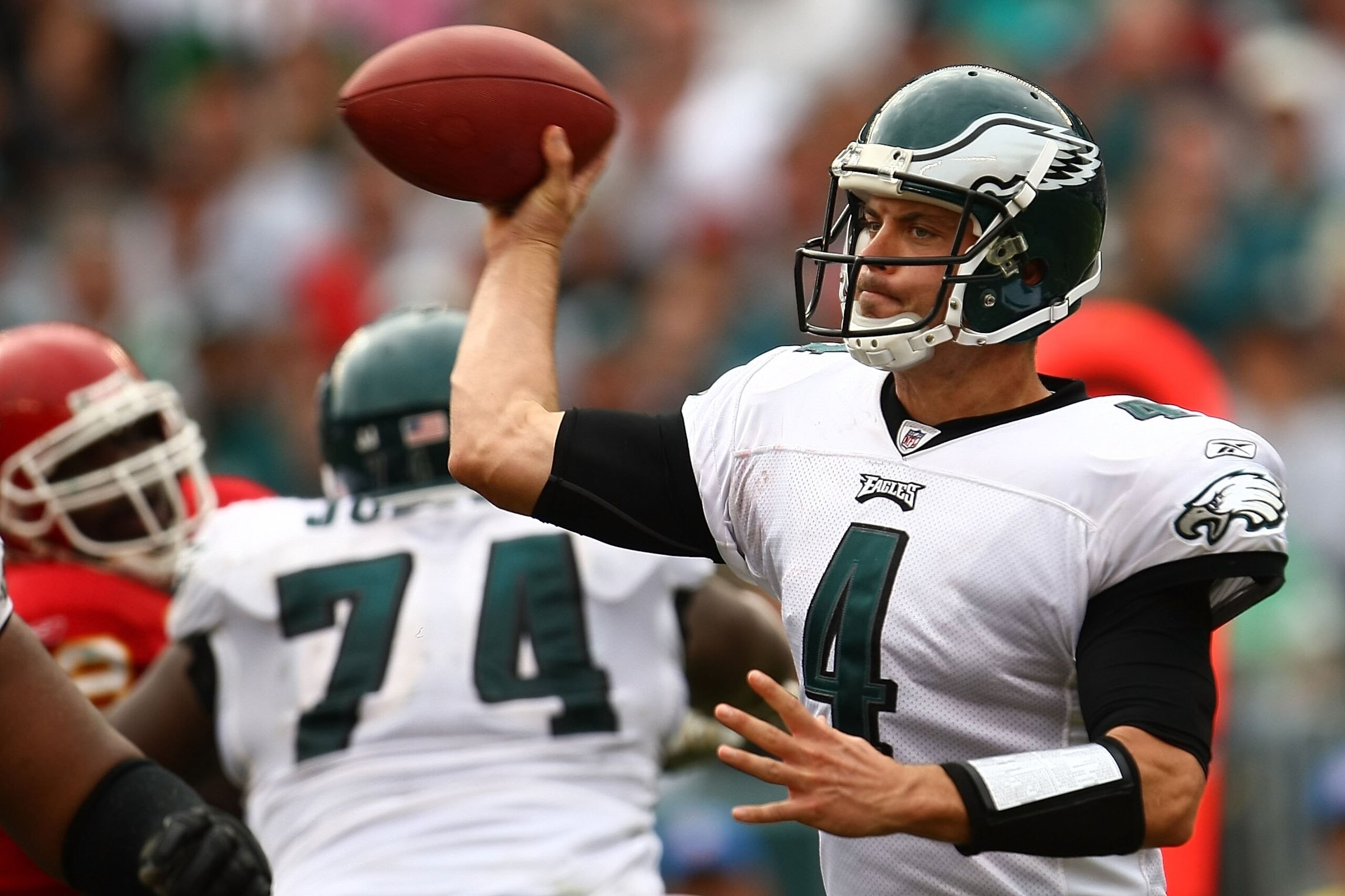 PHILADELPHIA - SEPTEMBER 27:  Kevin Kolb #4 of the Philadelphia Eagles looks to pass against the Kansas City Chiefs on September 27, 2009 at Lincoln Financial Field in Philadelphia, Pennsylvania.  (Photo by Chris McGrath/Getty Images)