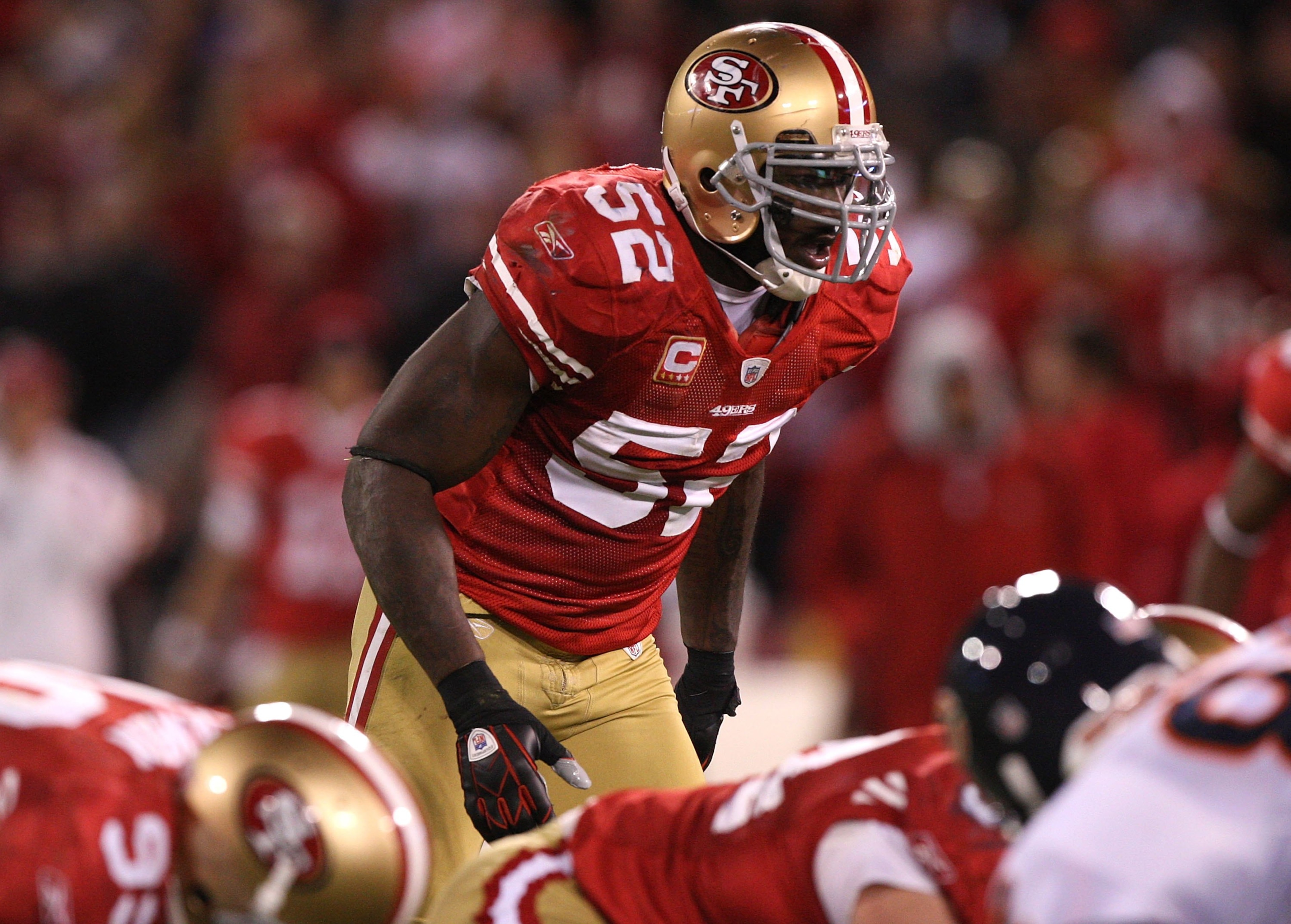 SAN FRANCISCO - NOVEMBER 12:  Patrick Willis #52 of the San Francisco 49ers in action against the Chicago Bears at Candlestick Park on November 12, 2009 in San Francisco, California.  (Photo by Jed Jacobsohn/Getty Images)