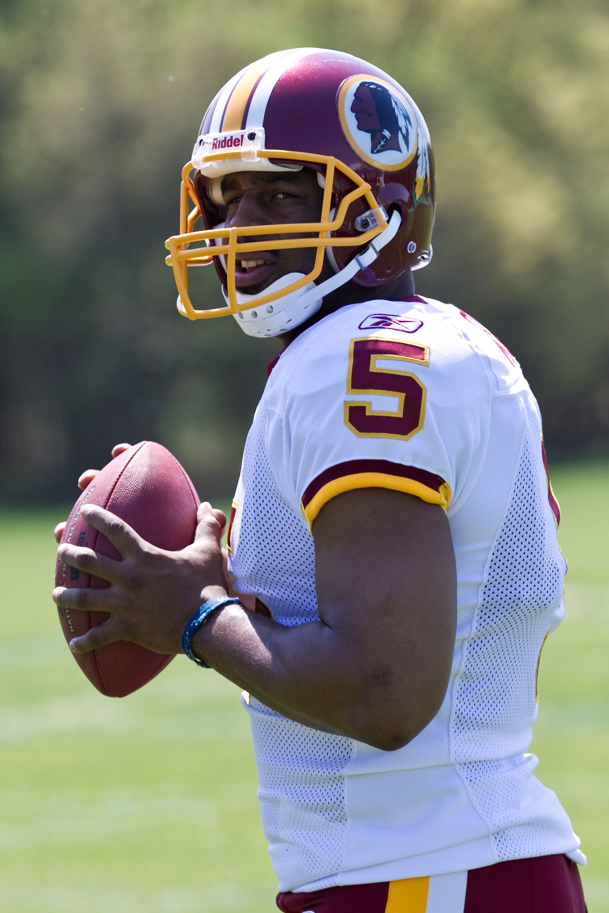 ASHBURN, VA - APRIL 15:  Washington Redskins Donovan McNabb works out at the Washington Redskins training facility on April 15, 2010 in Ashburn, Virginia  (Photo by Chris McGrath/Getty Images)