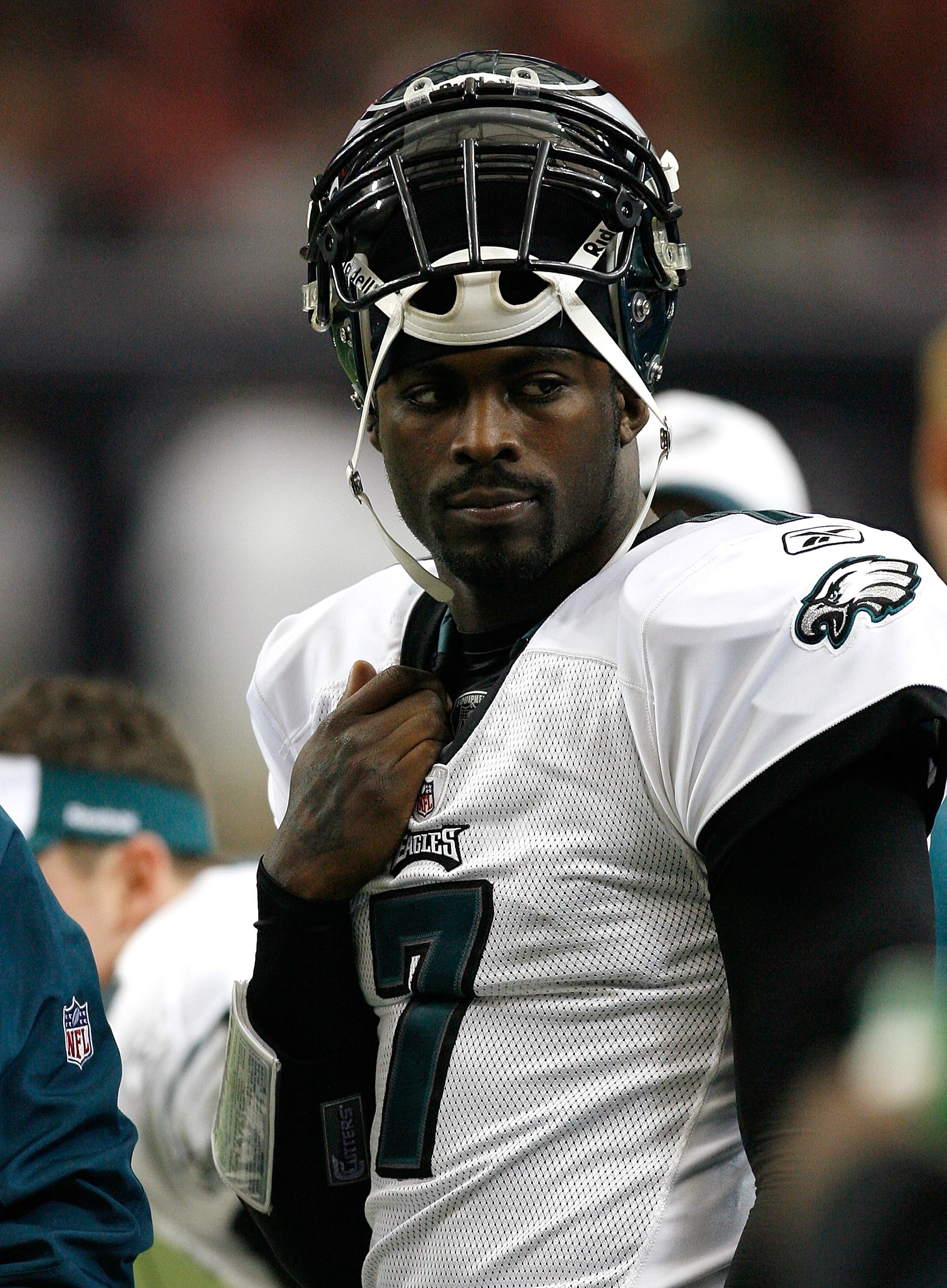 ATLANTA - DECEMBER 06:  Michael Vick #7 of the Philadelphia Eagles against the Atlanta Falcons at Georgia Dome on December 6, 2009 in Atlanta, Georgia.  (Photo by Kevin C. Cox/Getty Images)
