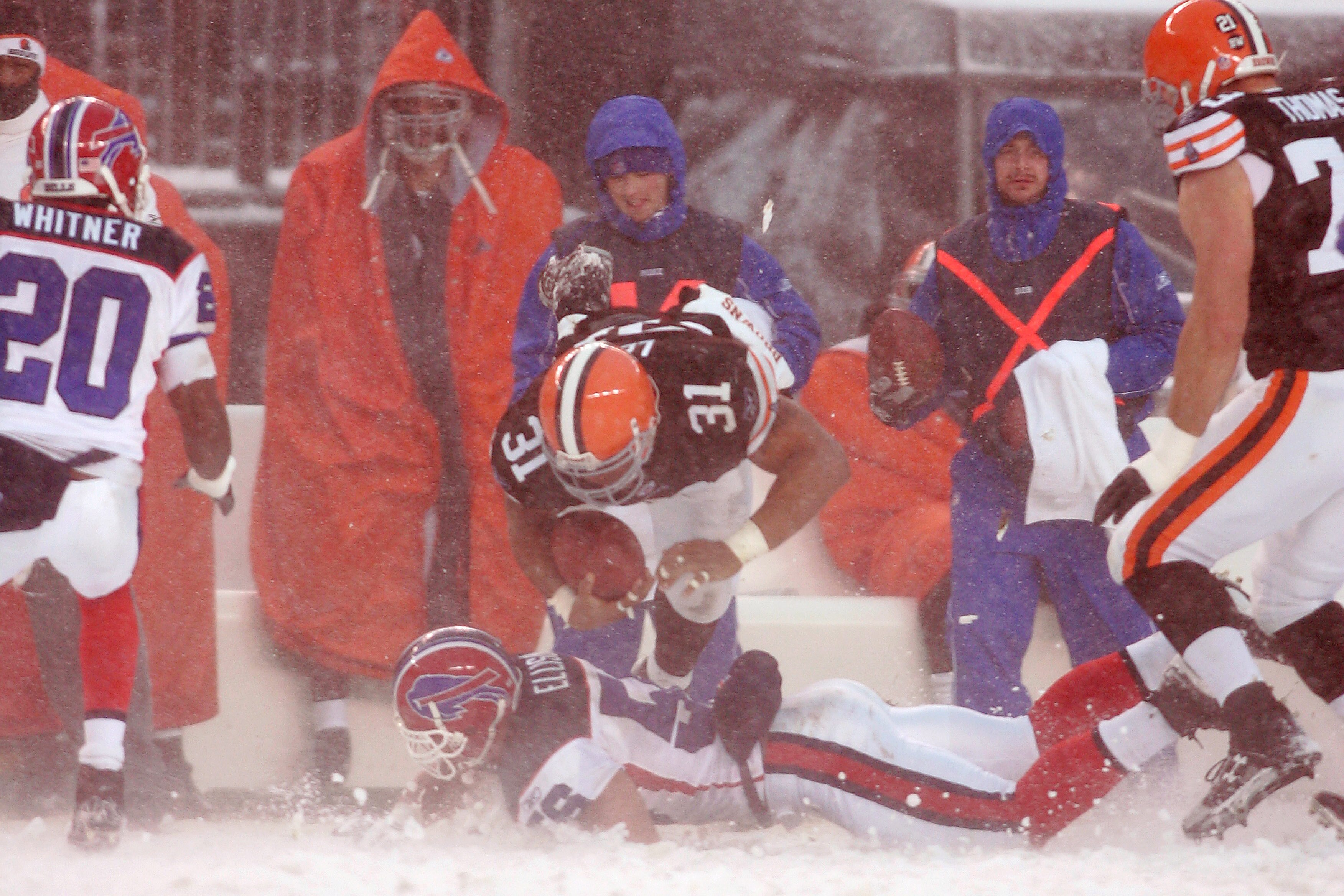 CLEVELAND, OH - DECEMBER 16:  Running back Jamal Lewis #31 of the Cleveland Browns dives for additional yardage as he is tripped up by Linebacker Keith Ellison #56 of the Buffalo Bills at Cleveland Browns Stadium on December 16, 2007 in Cleveland, Ohio. T