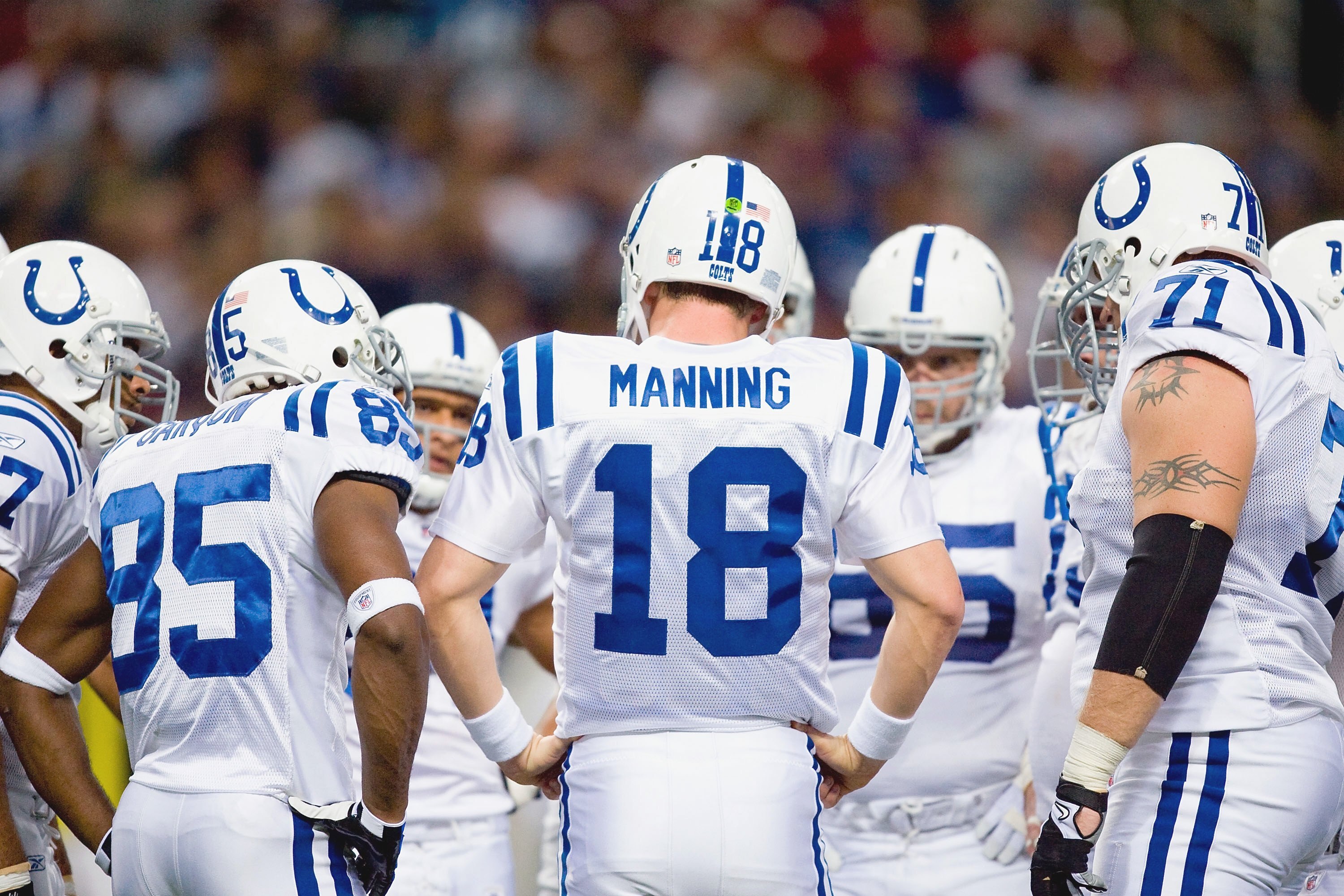 ST. LOUIS, MO - OCTOBER 25: Quarterback Peyton Manning #18 of the Indianapolis Colts leads the huddle against the St. Louis Rams at the Edward Jones Dome on October 25, 2009 in St. Louis, Missouri.  (Photo by Dilip Vishwanat/Getty Images)