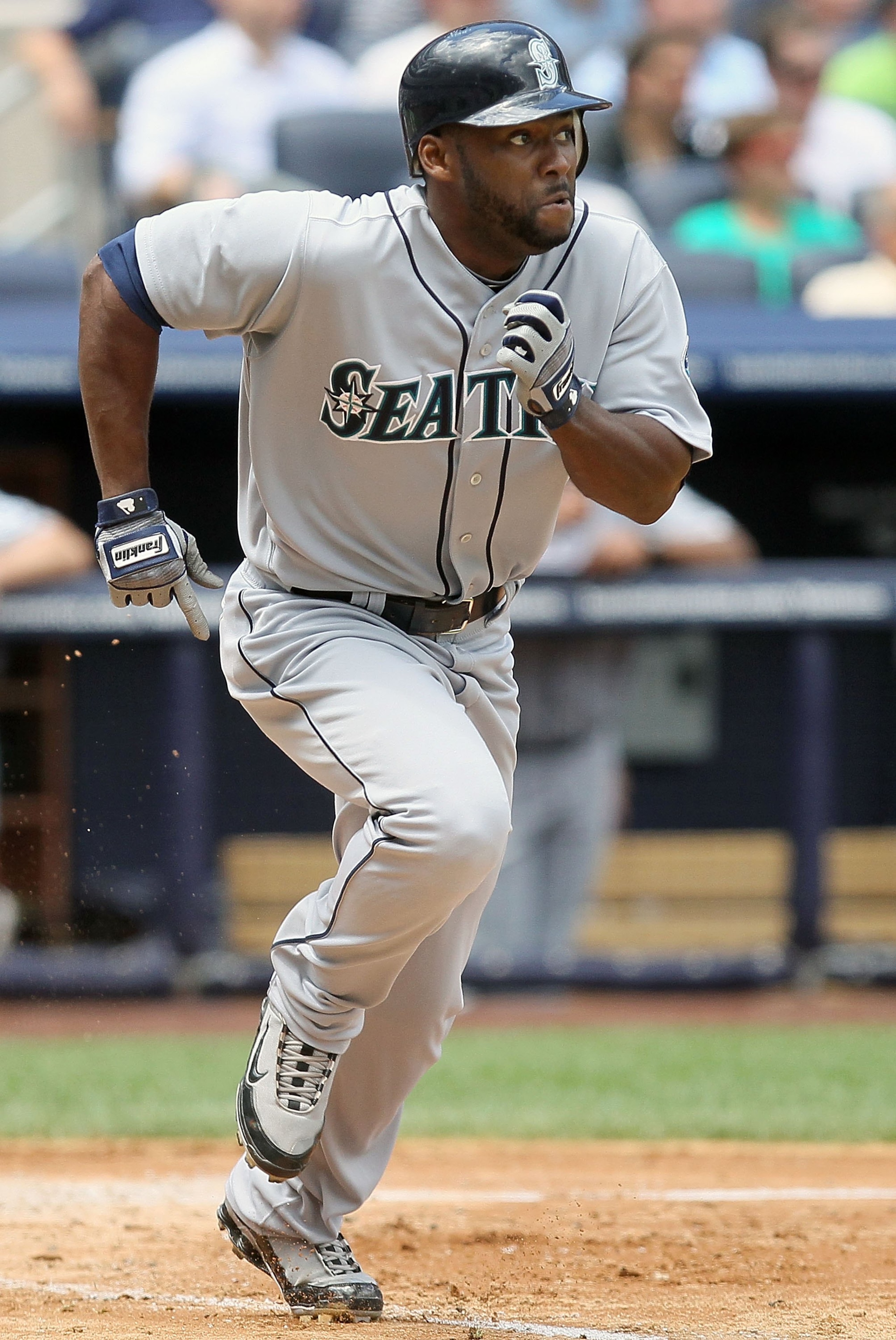 NEW YORK - JULY 01:  Milton Bradley #15 of the Seattle Mariners runs against the New York Yankees on July 1, 2010 at Yankee Stadium in the Bronx borough of New York City. The Yankees defeated the Mariners 4-2.  (Photo by Jim McIsaac/Getty Images)