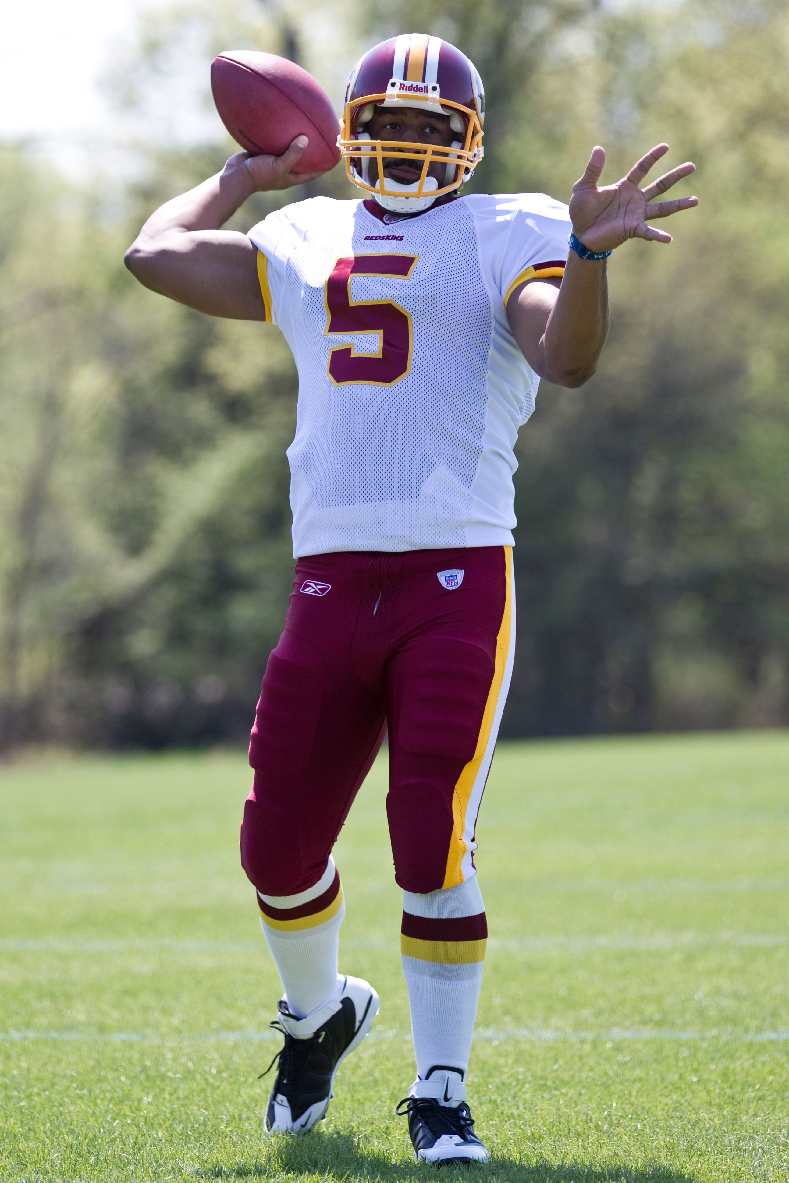 ASHBURN, VA - APRIL 15:  Washington Redskins Donovan McNabb works out at the Washington Redskins training facility on April 15, 2010 in Ashburn, Virginia  (Photo by Chris McGrath/Getty Images)