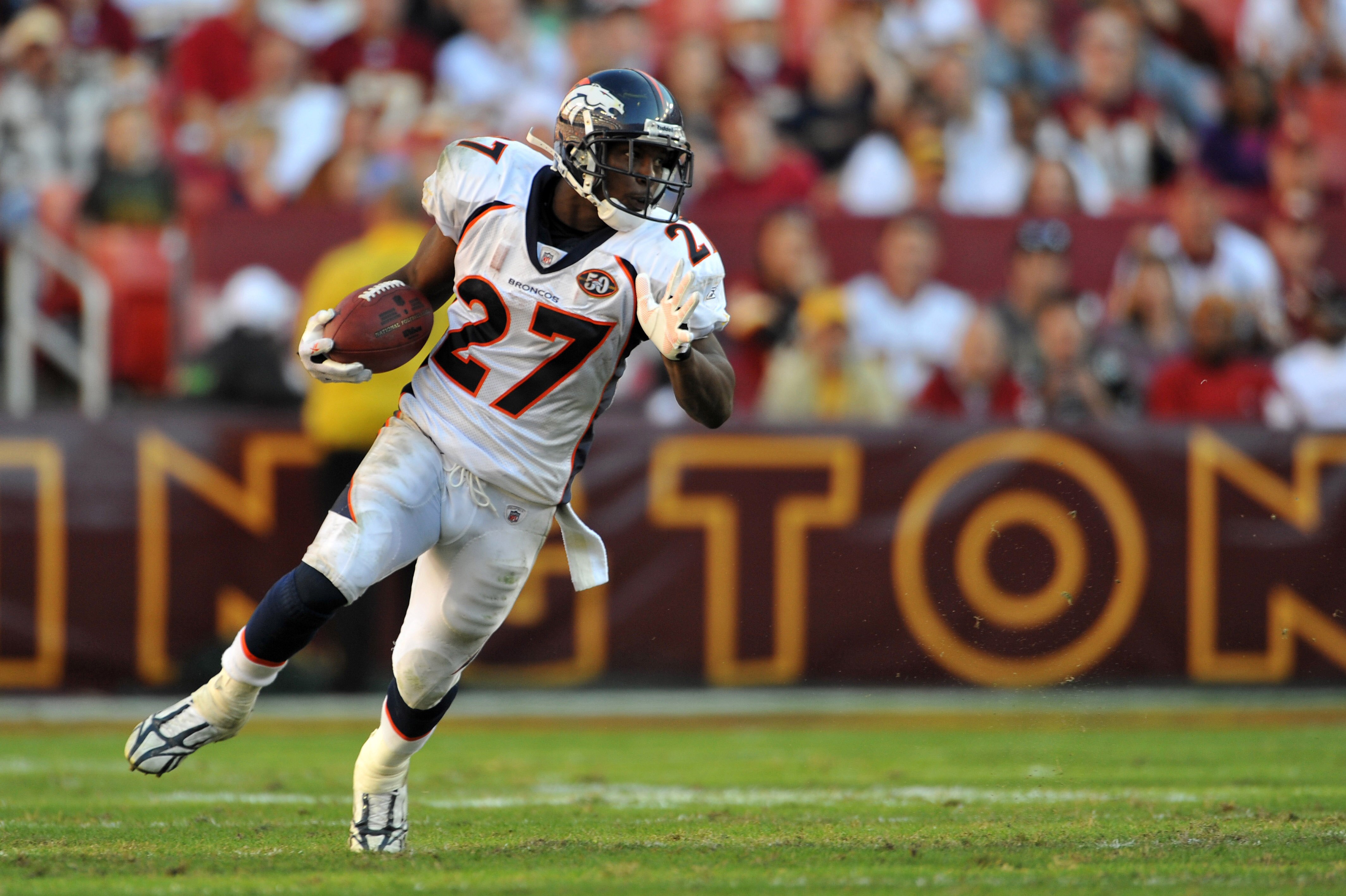 LANDOVER, MD - NOVEMBER 15:  Knowshon Moreno #27 of the Denver Broncos runs the ball against the Washington Redskins at FedExField on November 15, 2009 in Landover, Maryland. The Redskins defeated the Broncos 27-17. (Photo by Larry French/Getty Images)