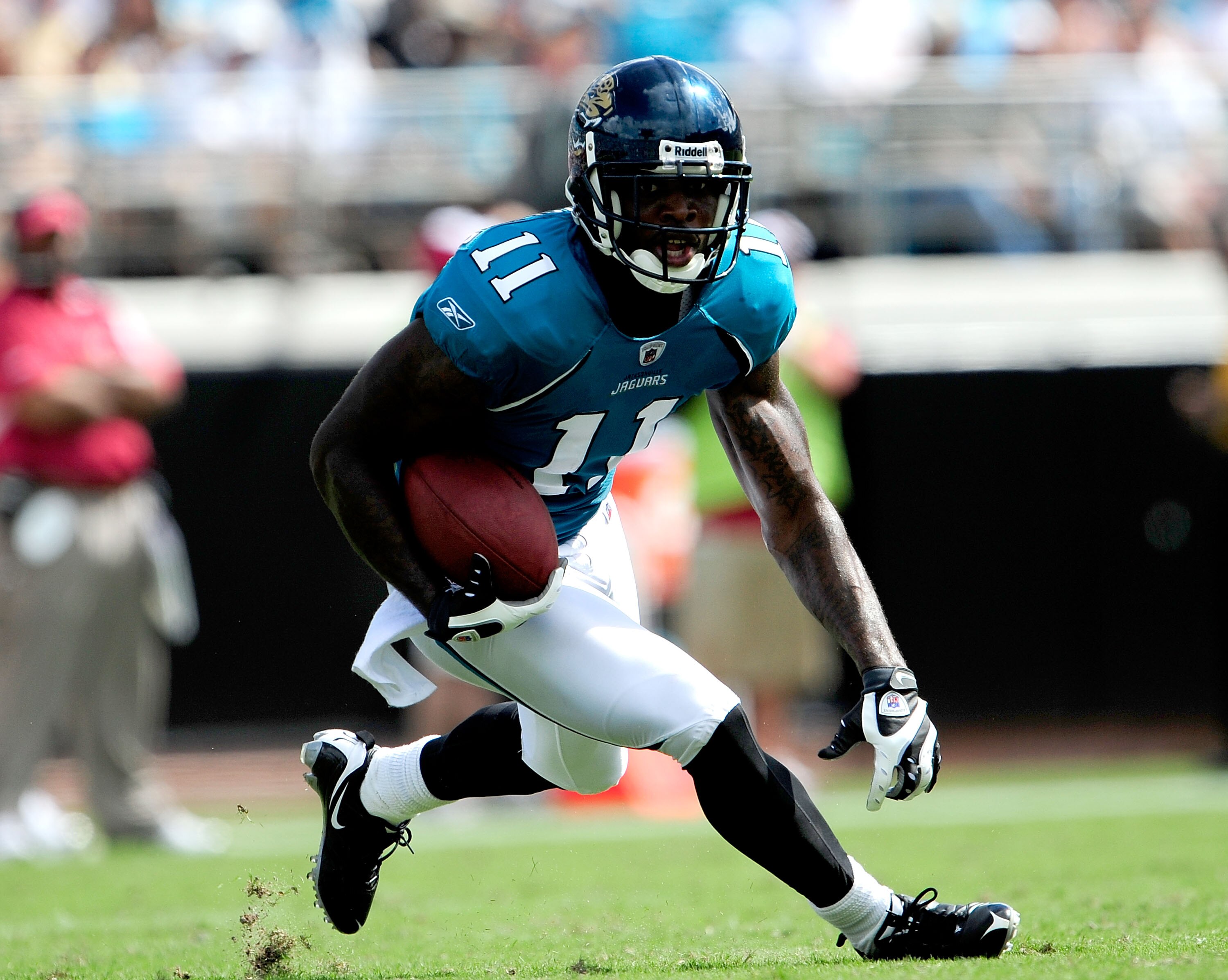 JACKSONVILLE, FL - SEPTEMBER 20:  Mike Sims-Walker #11 of the Jacksonville Jaguars runs for yardage during the game against the Arizona Cardinals at Jacksonville Municipal Stadium on September 20, 2009 in Jacksonville, Florida.  (Photo by Sam Greenwood/Ge