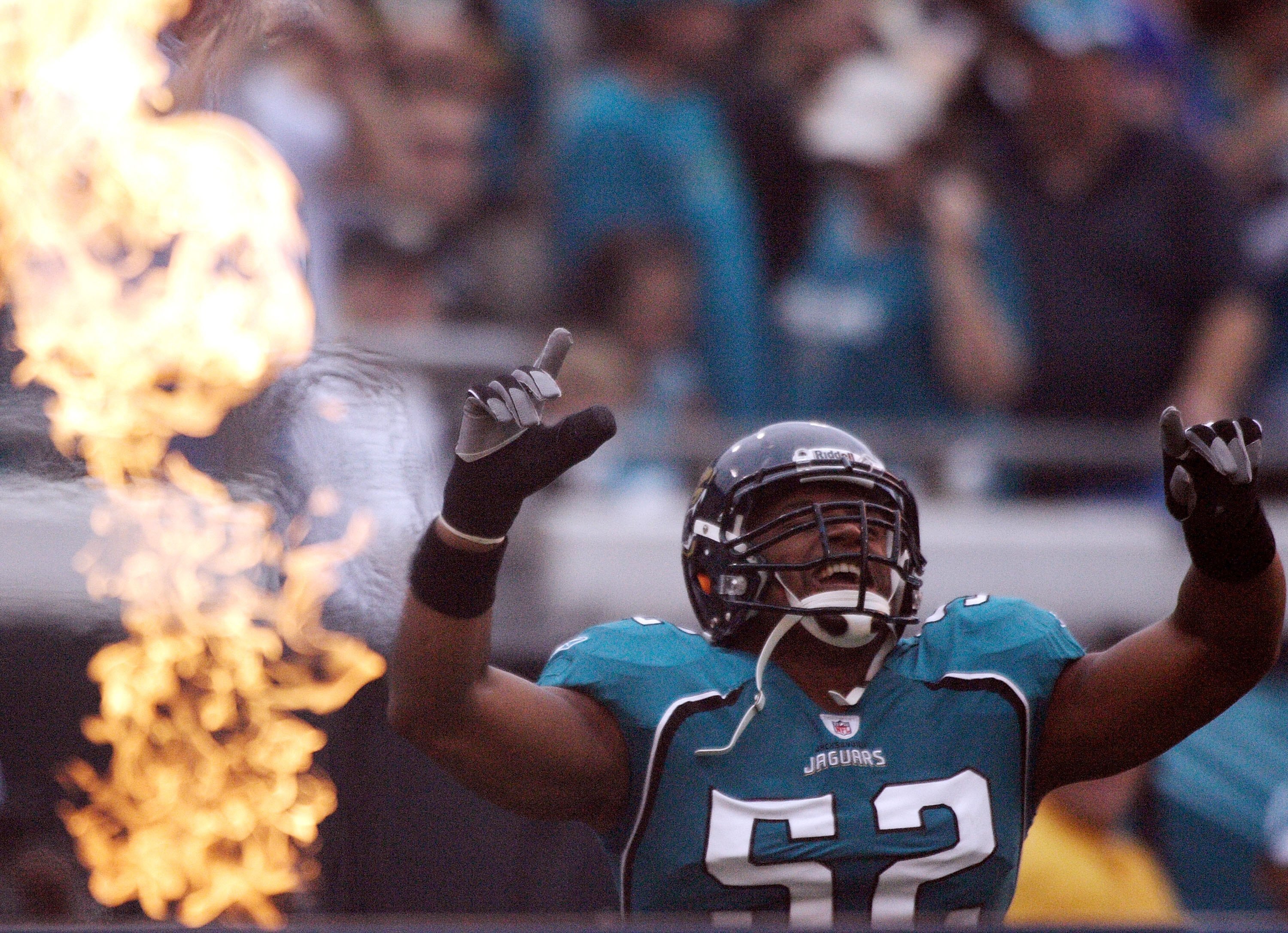JACKSONVILLE, FL - NOVEMBER 22: Linebacker Daryl Smith #52 of the Jacksonville is introduced against the Buffalo Bills at Jacksonville Municipal Stadium on November 22, 2009 in Jacksonville, Florida.  Jacksonville defeated Buffalo 18-15.  (Photo by Marc S