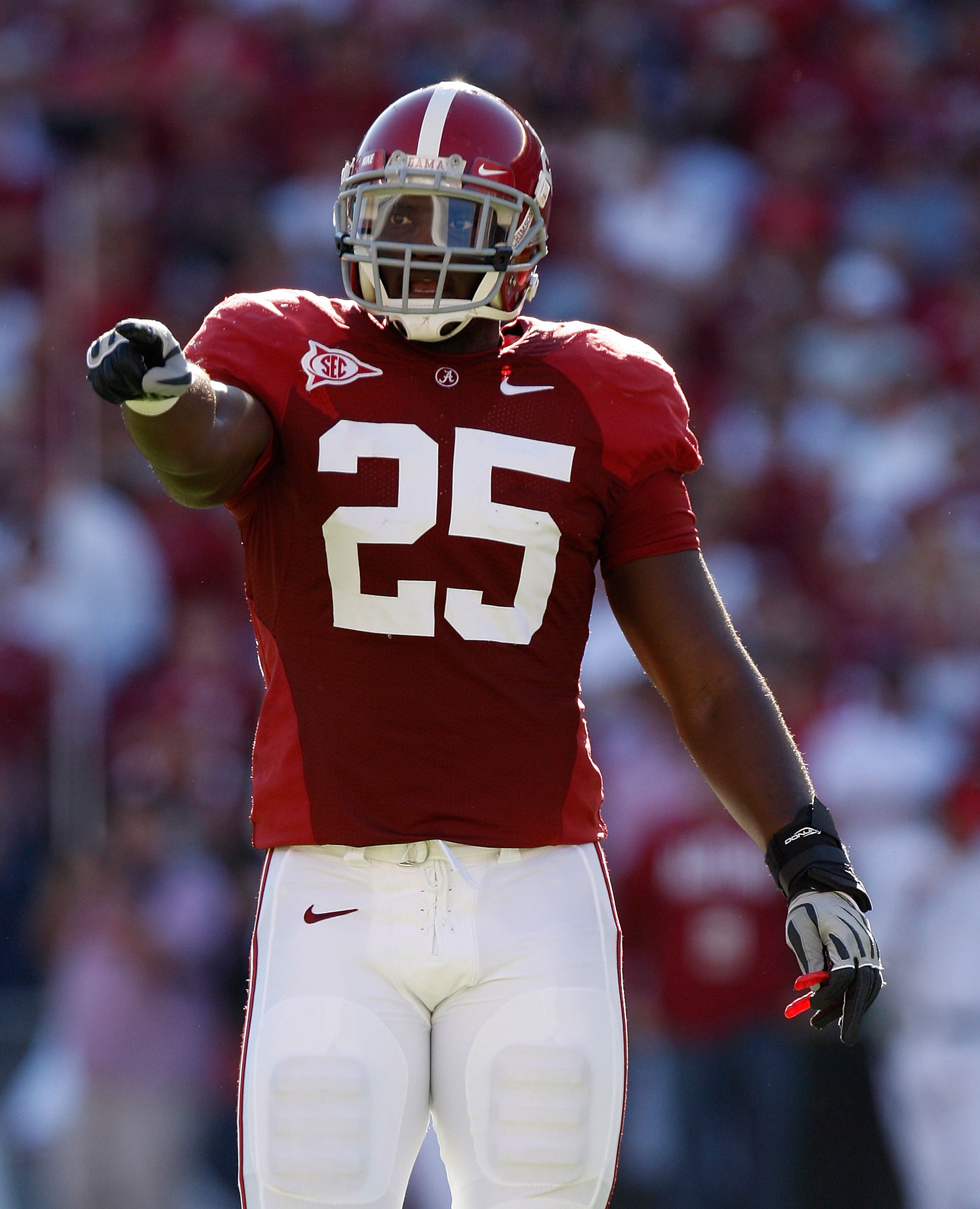 TUSCALOOSA, AL - NOVEMBER 07:  Rolando McClain #25 of the Alabama Crimson Tide against the Louisiana State University Tigers at Bryant-Denny Stadium on November 7, 2009 in Tuscaloosa, Alabama.  (Photo by Kevin C. Cox/Getty Images)