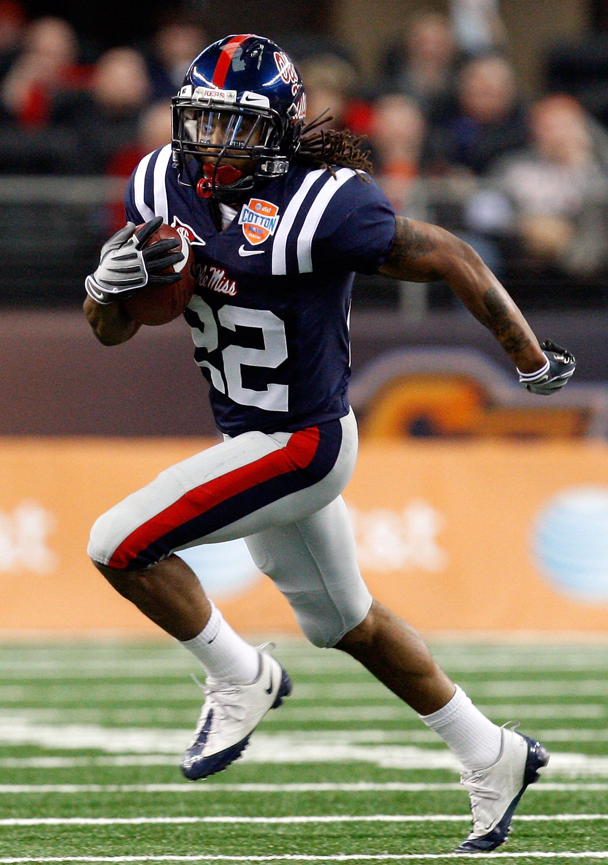 ARLINGTON, TX - JANUARY 02:  Dexter McCluster #22 of the Mississippi Rebels runs the ball against the Oklahoma State Cowboys during the AT&T Cotton Bowl on January 2, 2010 at Cowboys Stadium in Arlington, Texas.  (Photo by Ronald Martinez/Getty Images)