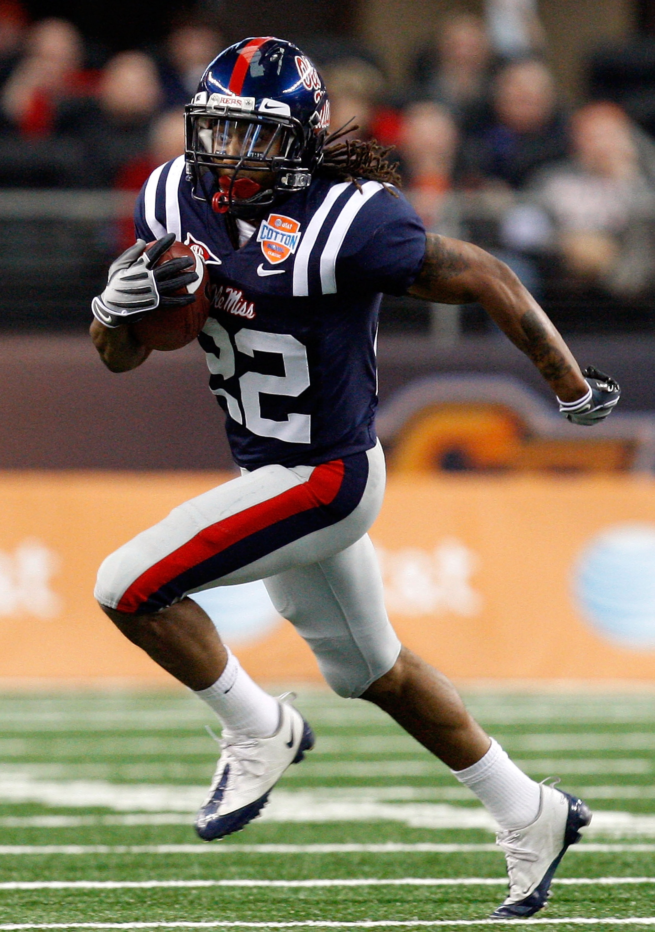 ARLINGTON, TX - JANUARY 02:  Dexter McCluster #22 of the Mississippi Rebels runs the ball against the Oklahoma State Cowboys during the AT&T Cotton Bowl on January 2, 2010 at Cowboys Stadium in Arlington, Texas.  (Photo by Ronald Martinez/Getty Images)