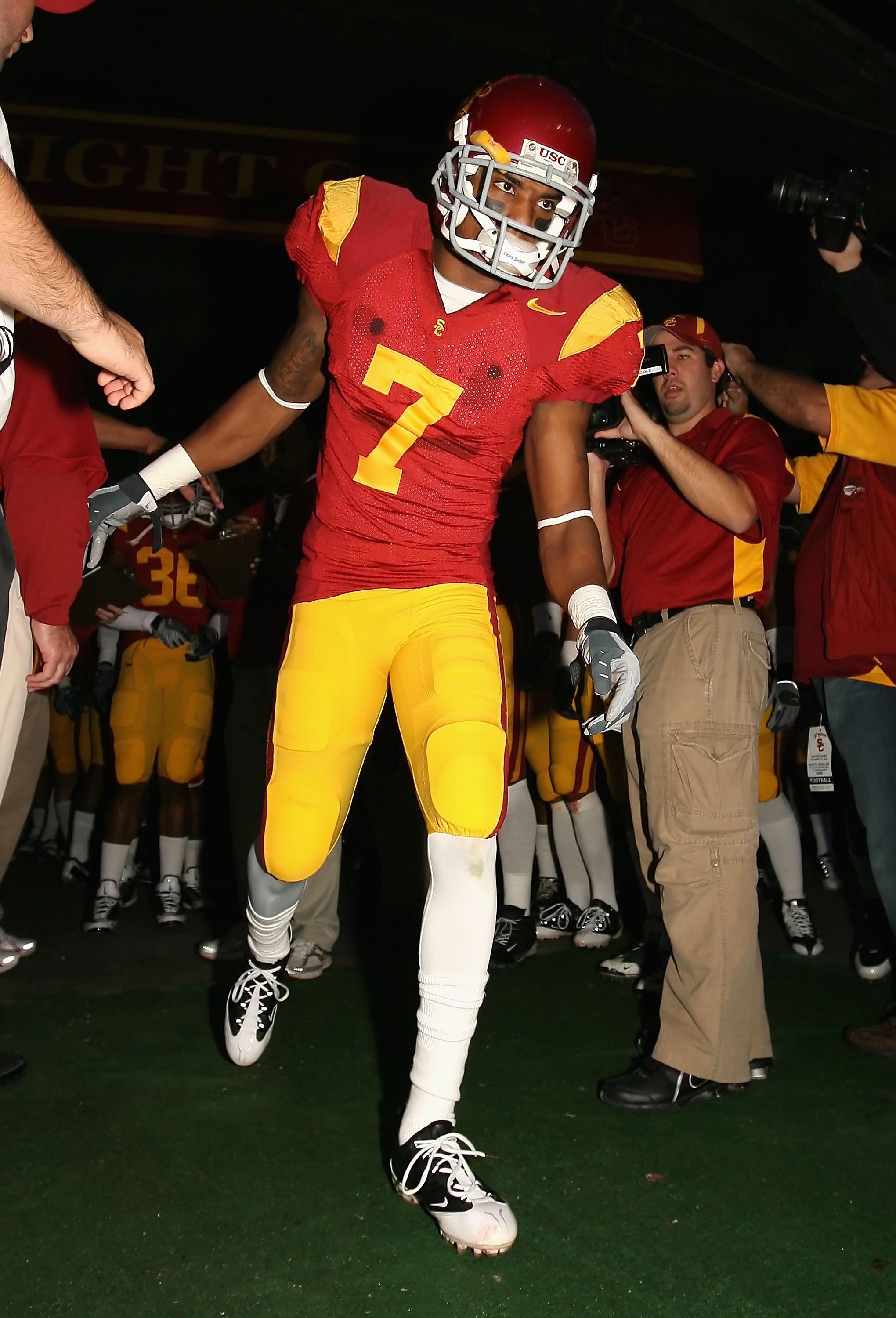 LOS ANGELES, CA - NOVEMBER 29:  Senior Vidal Hazelton #7 of the USC Trojans is introduced before his final home game at Los Angeles Memorial Coliseum against the Notre Dame Fighting Irish on November 29, 2008 in Los Angeles, California. The Trojans defeat
