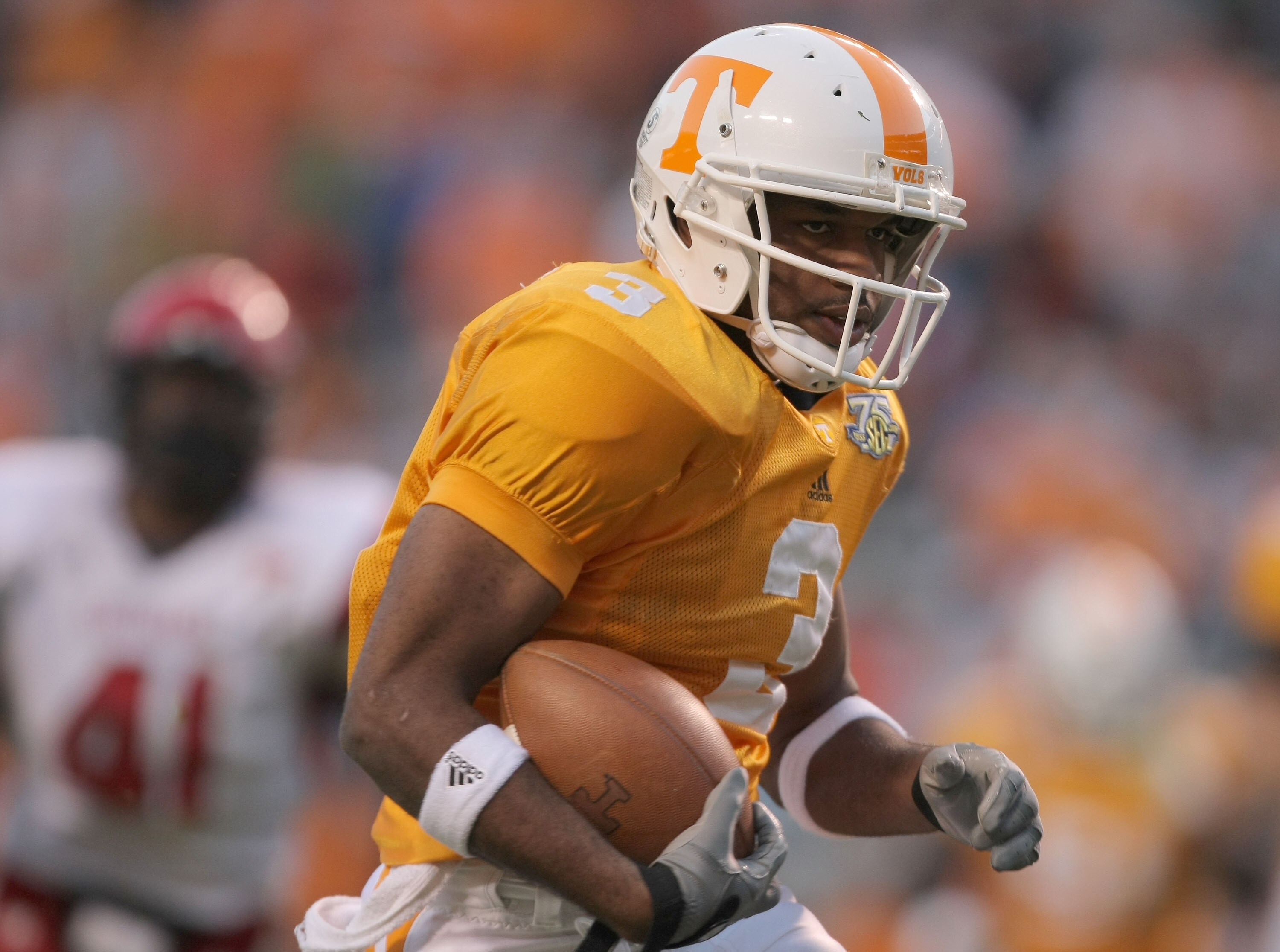 KNOXVILLE, TN - NOVEMBER 03:  Lennon Creer #3 of the Tennessee Volunteers scores a touchdown on a run for a 45-7 lead ver the Louisiana Lafayette Cajuns during the third quarter at Neyland Stadium on November 3, 2007 in Knoxville, Tennessee.  (Photo by Ha