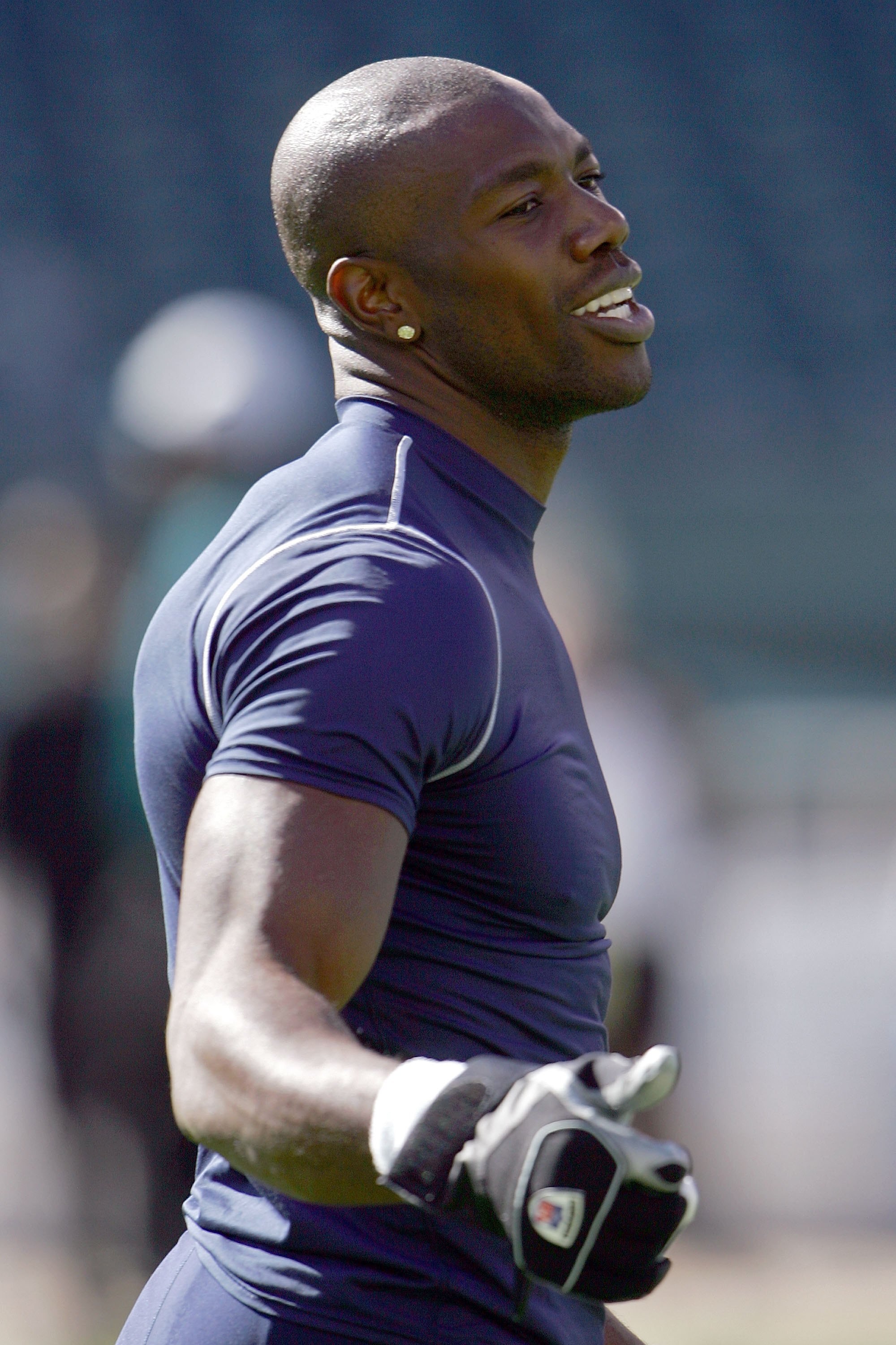 PHILADELPHIA - OCTOBER 08:  Terrell Owens #81 of the Dallas Cowboys warms ups before a game against the Philadelphia Eagles at Lincoln Financial Field on October 8, 2006 in Philadelphia, Pennsylvania.  (Photo by Chris McGrath/Getty Images)
