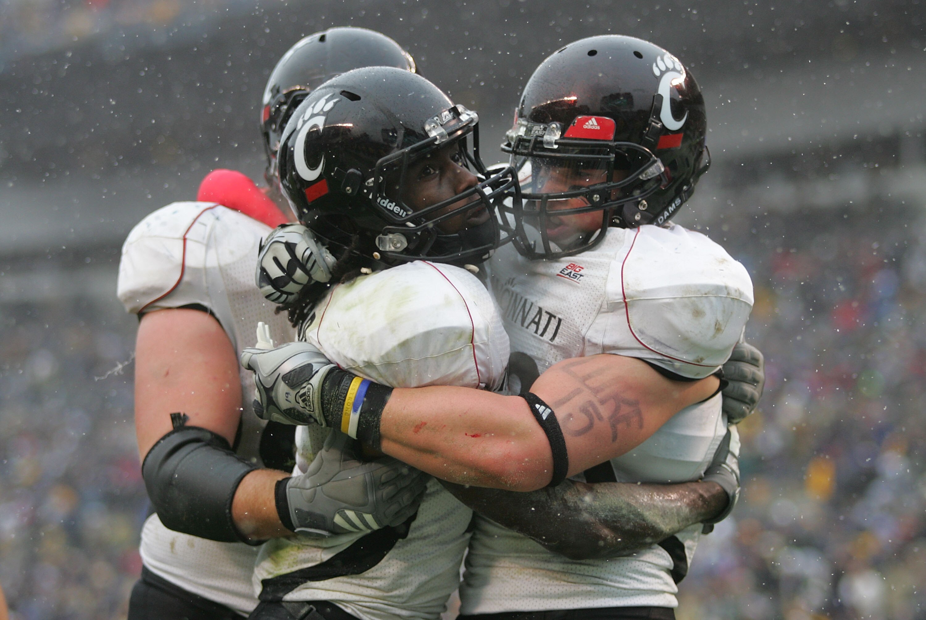 PITTSBURGH - DECEMBER 05:  Mardy Gilyard #1 of the Cincinnati Bearcats celebrates with teammates after scoring a touchdown in the fourth quarter against the University of Pittsburgh Panthers on December 5, 2009 at Heinz Field in Pittsburgh, Pennsylvania. 