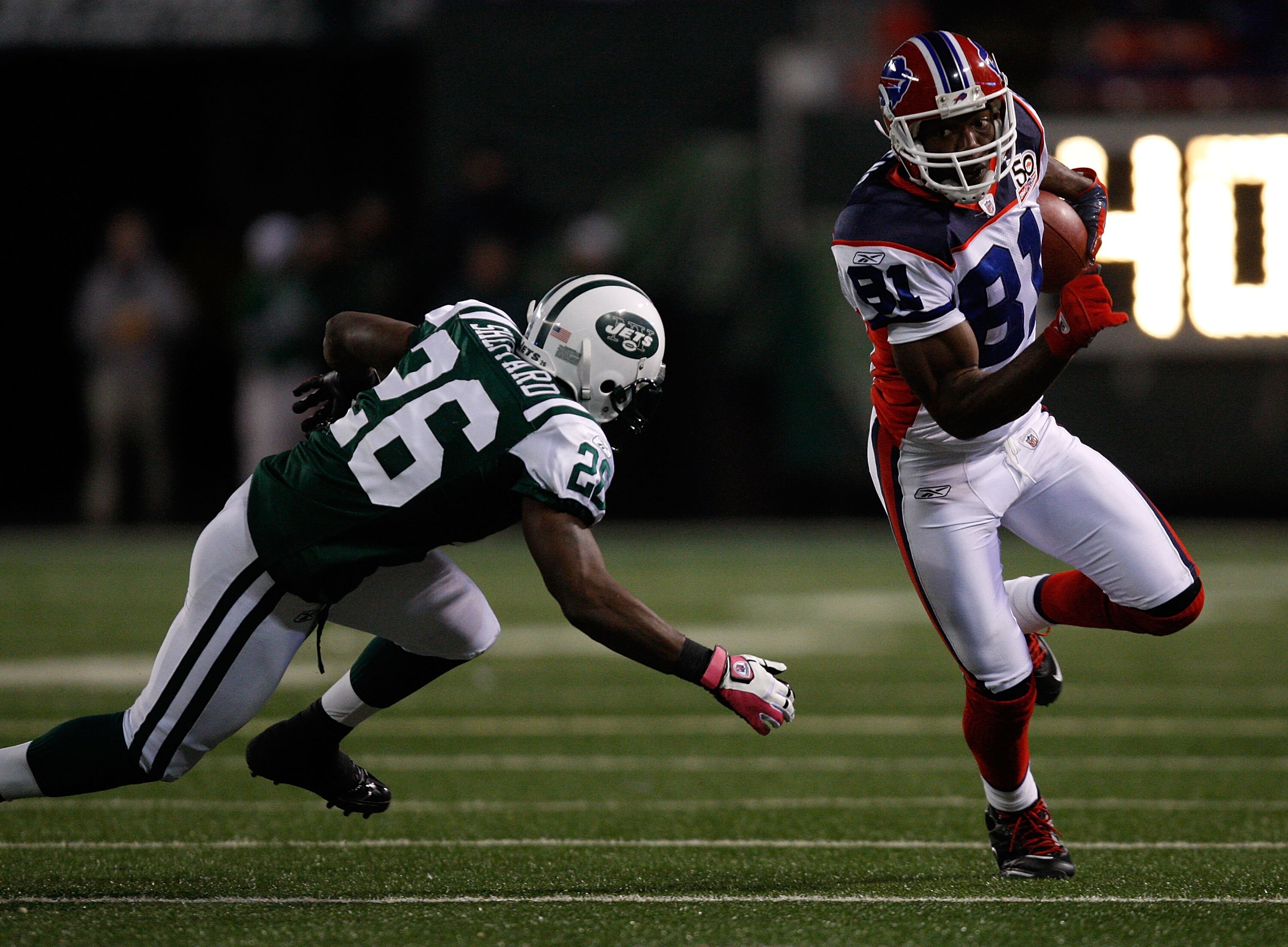 EAST RUTHERFORD, NJ - OCTOBER 18:  Terrell Owens #81 of the Buffalo Bills runs past Lito Sheppard #26 of the New York Jets during the game on October 18, 2009 at Giants Stadium in East Rutherford, New Jersey.  (Photo by Jared Wickerham/Getty Images)