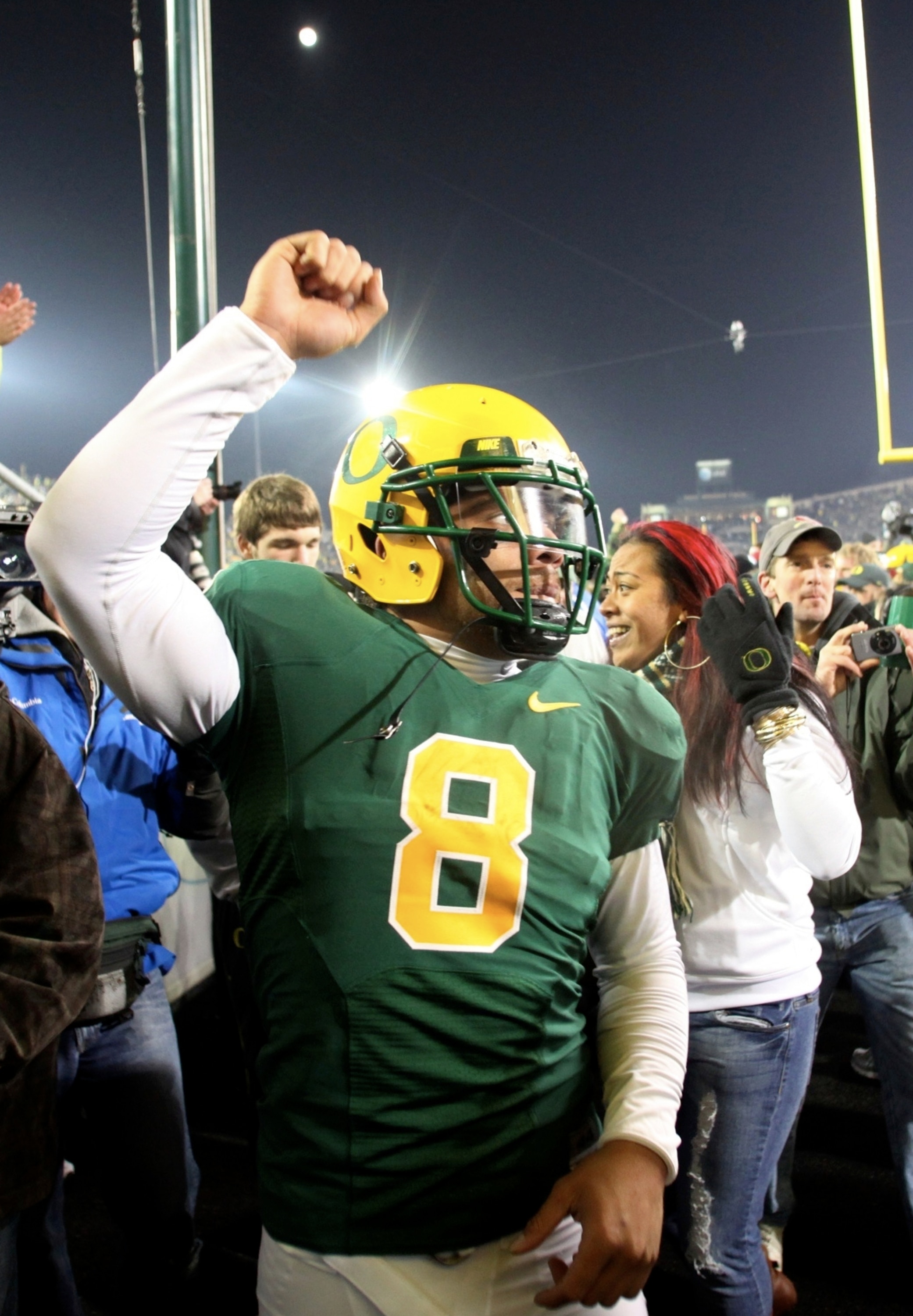 EUGENE,OR - DECEMBER 03:  Quarterback Jeremiah Masoli #8 of the Oregon Ducks celebrates after defeating the Oregon State Beavers 33-37 at Autzen Stadium on December 3, 2009 in Eugene, Oregon. (Photo by Tom Hauck/Getty Images)