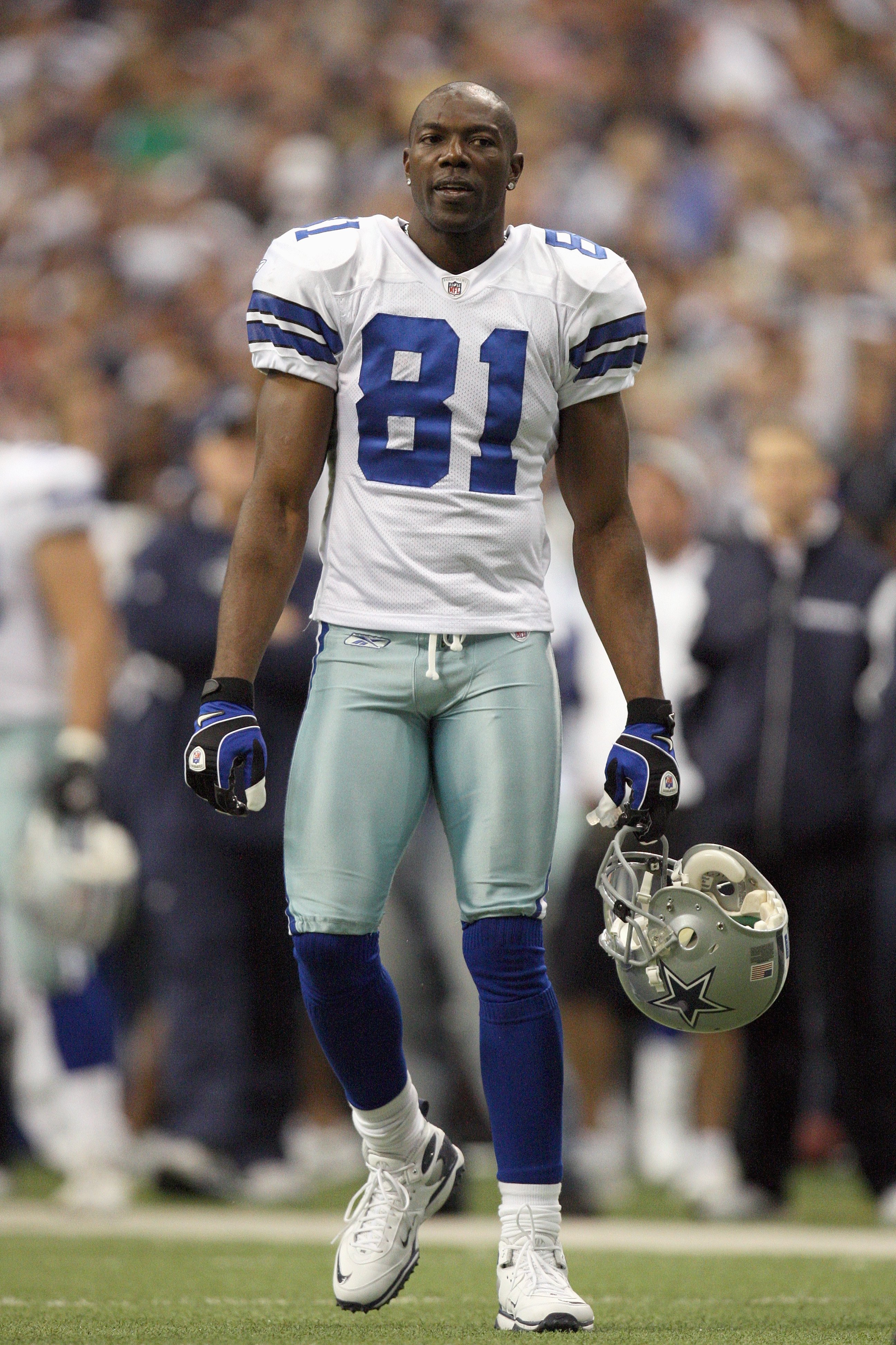 IRVING, TX - DECEMBER 14: Terrell Owens #81 of the Dallas Cowboys walks on the field against the New York Giants at Texas Stadium on December 14, 2008 in Irving, Texas. (Photo by Ronald Martinez/Getty Images)