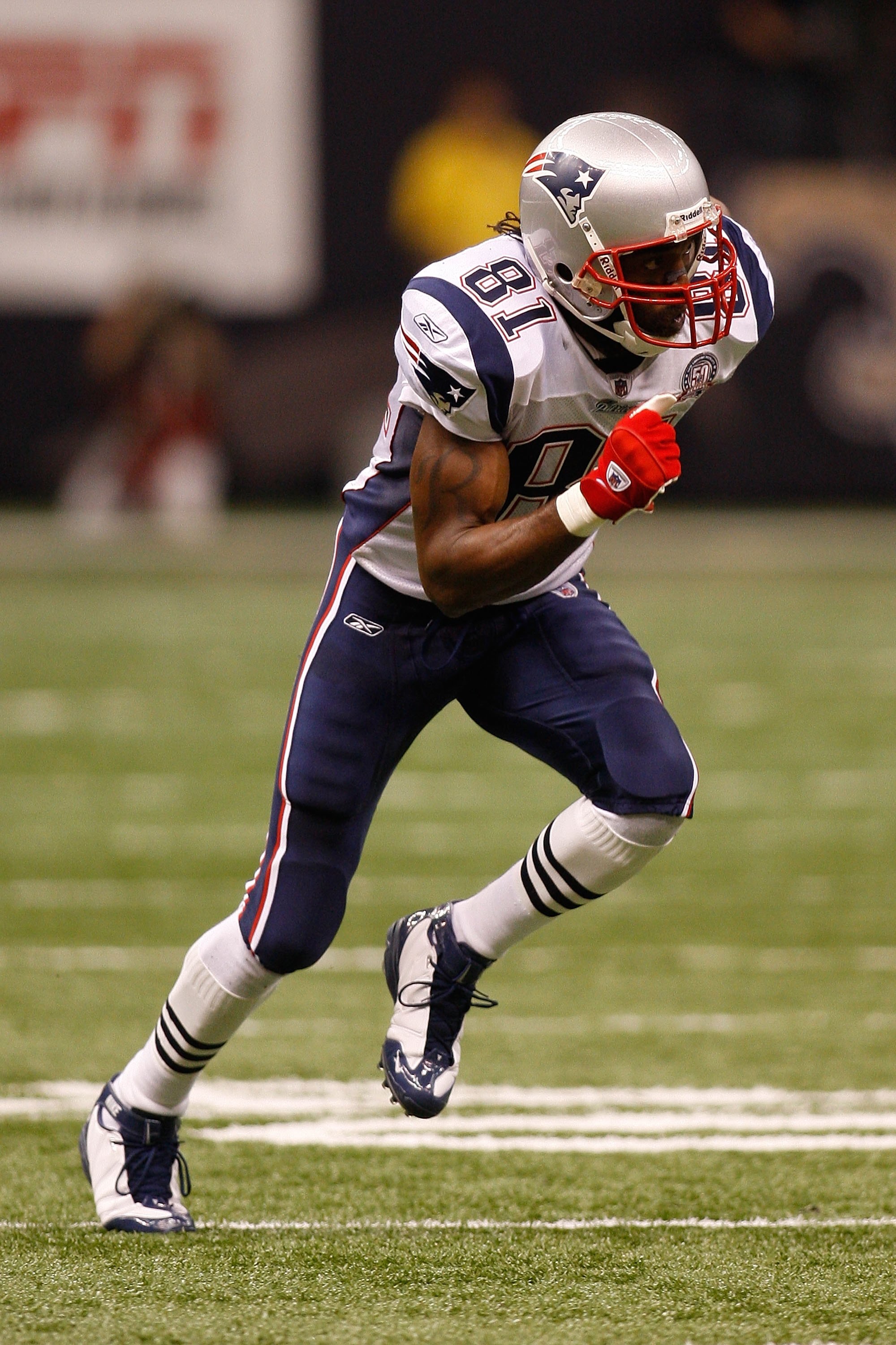 NEW ORLEANS - NOVEMBER 30:  Randy Moss #81 of the New England Patriots runs during the game against the New Orleans Saints at the Louisiana Superdome on November 30, 2009  in New Orleans, Louisiana.  (Photo by Chris Graythen/Getty Images)