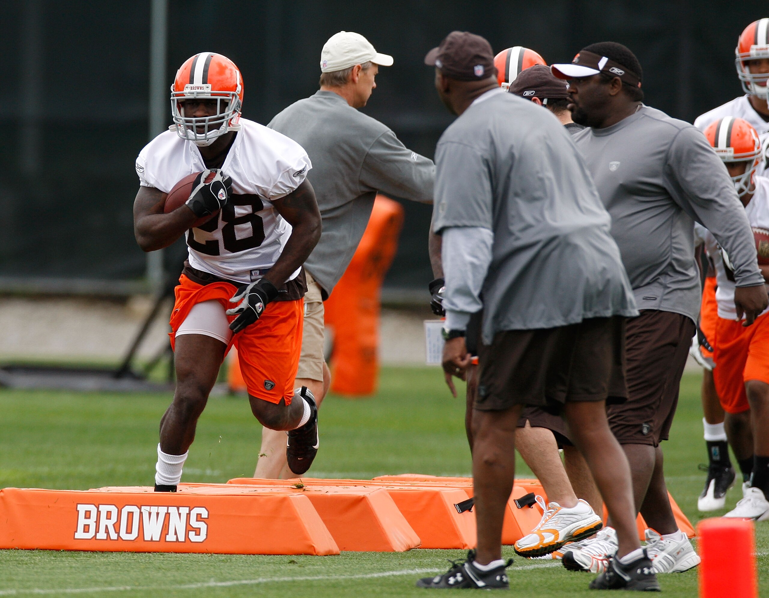 BEREA, OH - MAY 02: James Davis #28 of the Cleveland Browns runs a drill during rookie mini camp at the Cleveland Browns Training and Administrative Complex on May 2, 2009 in Berea, Ohio. (Photo by Gregory Shamus/Getty Images) BEREA, OH - MAY 02: James Davis #28 of the Cleveland Browns runs a drill during rookie mini camp at the Cleveland Browns Training and Administrative Complex on May 2, 2009 in Berea, Ohio. (Photo by Gregory Shamus/Getty Images)