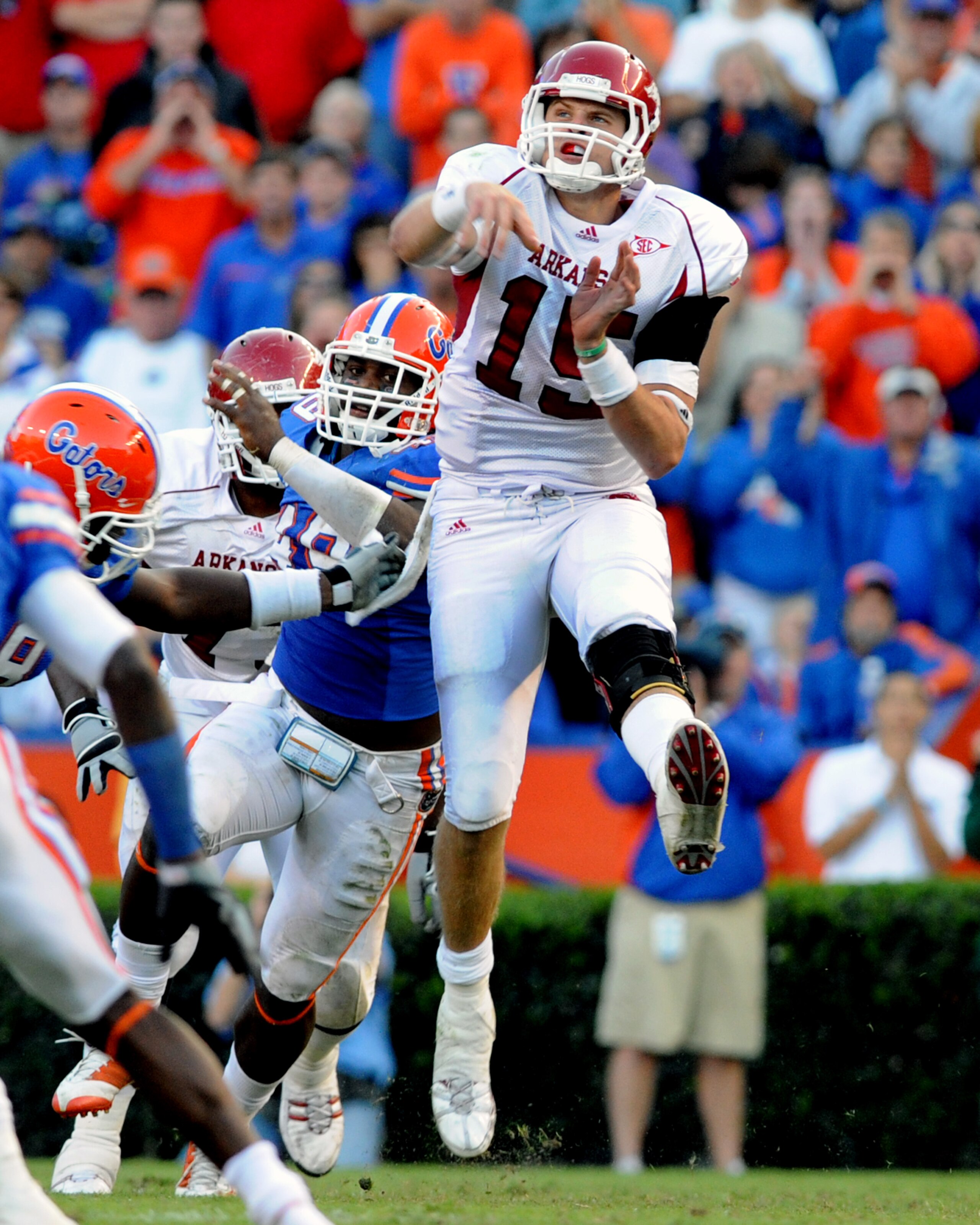 GAINESVILLE, FL - OCTOBER 17: Quarterback Ryan Mallett #15 of the Arkansas Razorbacks releases a pass against the Florida Gators October 17, 2009 at Ben Hill Griffin Stadium in Gainesville, Florida.  (Photo by Al Messerschmidt/Getty Images)